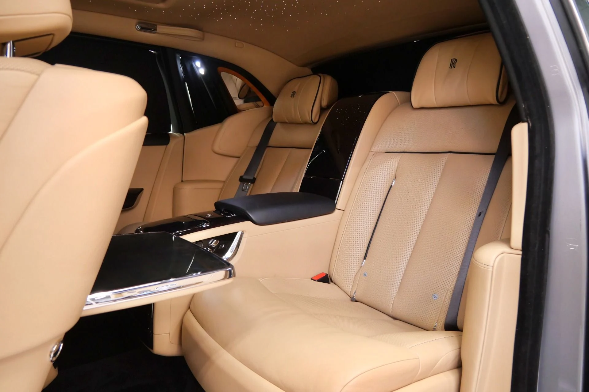 mph015_565085885_Used_2020_Rolls_Royce_Phantom_1760120905_8e7bcc3293