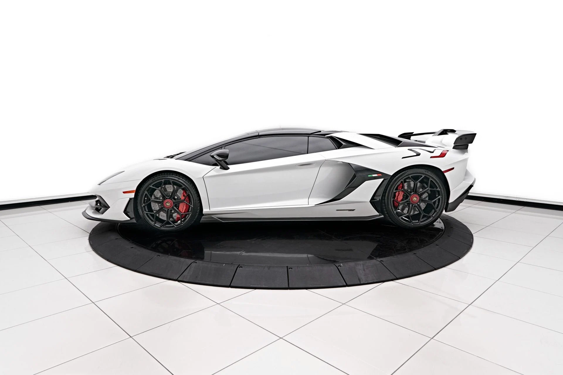 mph015_574789553_Used_2021_Lamborghini_Aventador_SVJ_Base_1722739728_bf32d26211