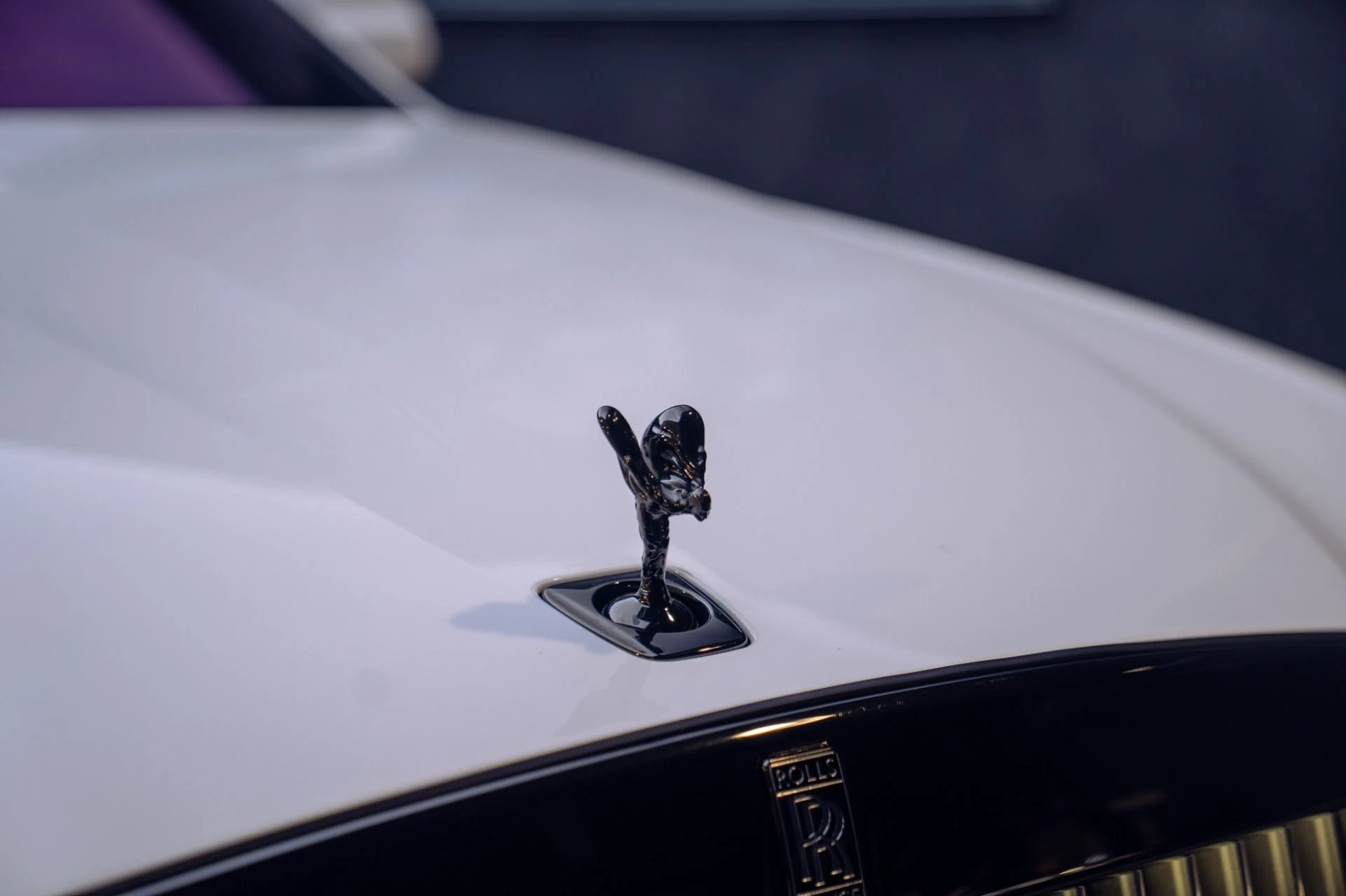 mph015_574987172_Used_2022_Rolls_Royce_Black_Badge_Ghost_Rear_Theater_and_Trays_Full_Carbon_Interior_Package_1790797785_90c3ec38d2