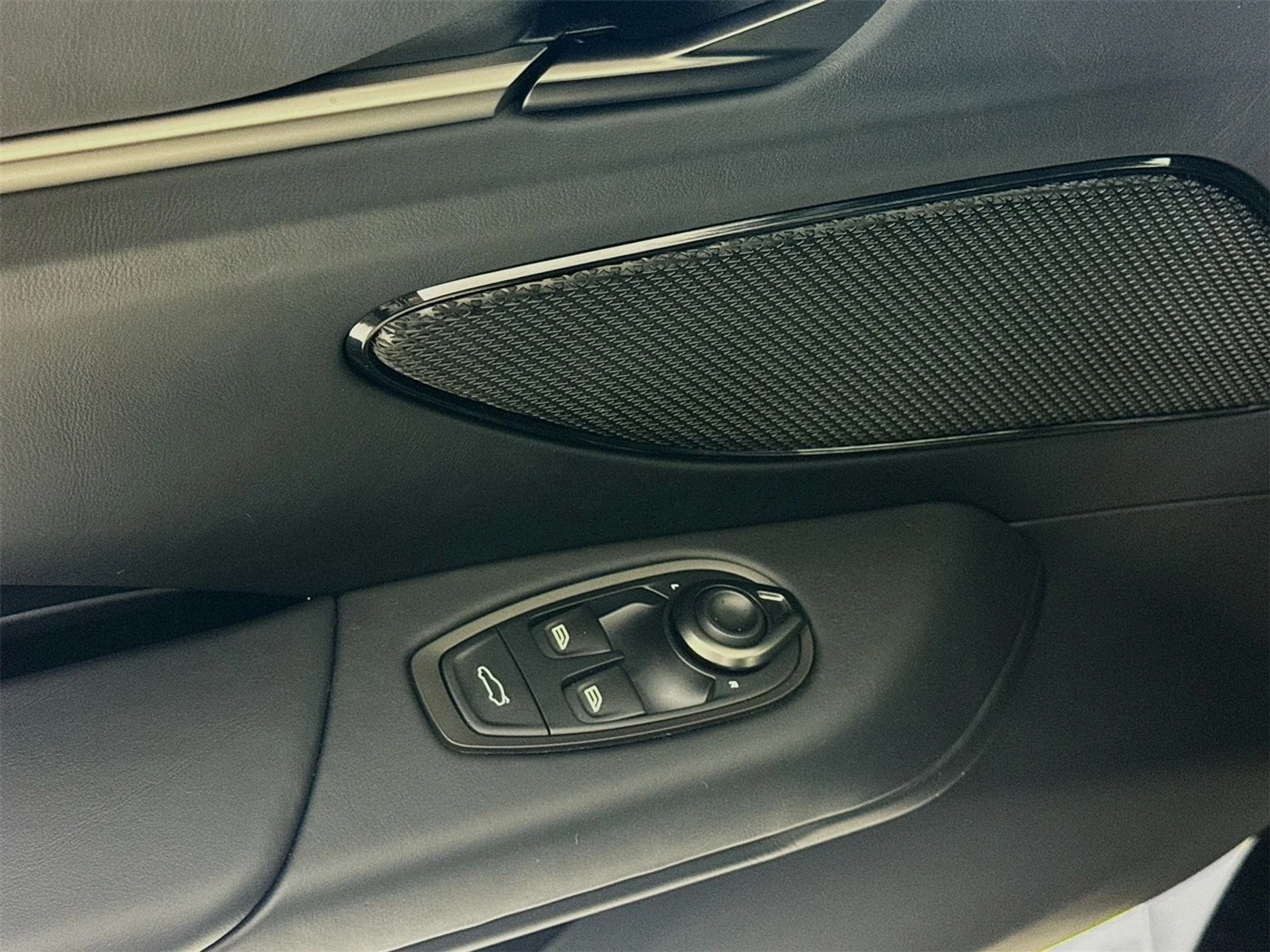 mph015_5773285_3372fe61c6394f78c0c6e89a1896eca0x_fd2e84ba74