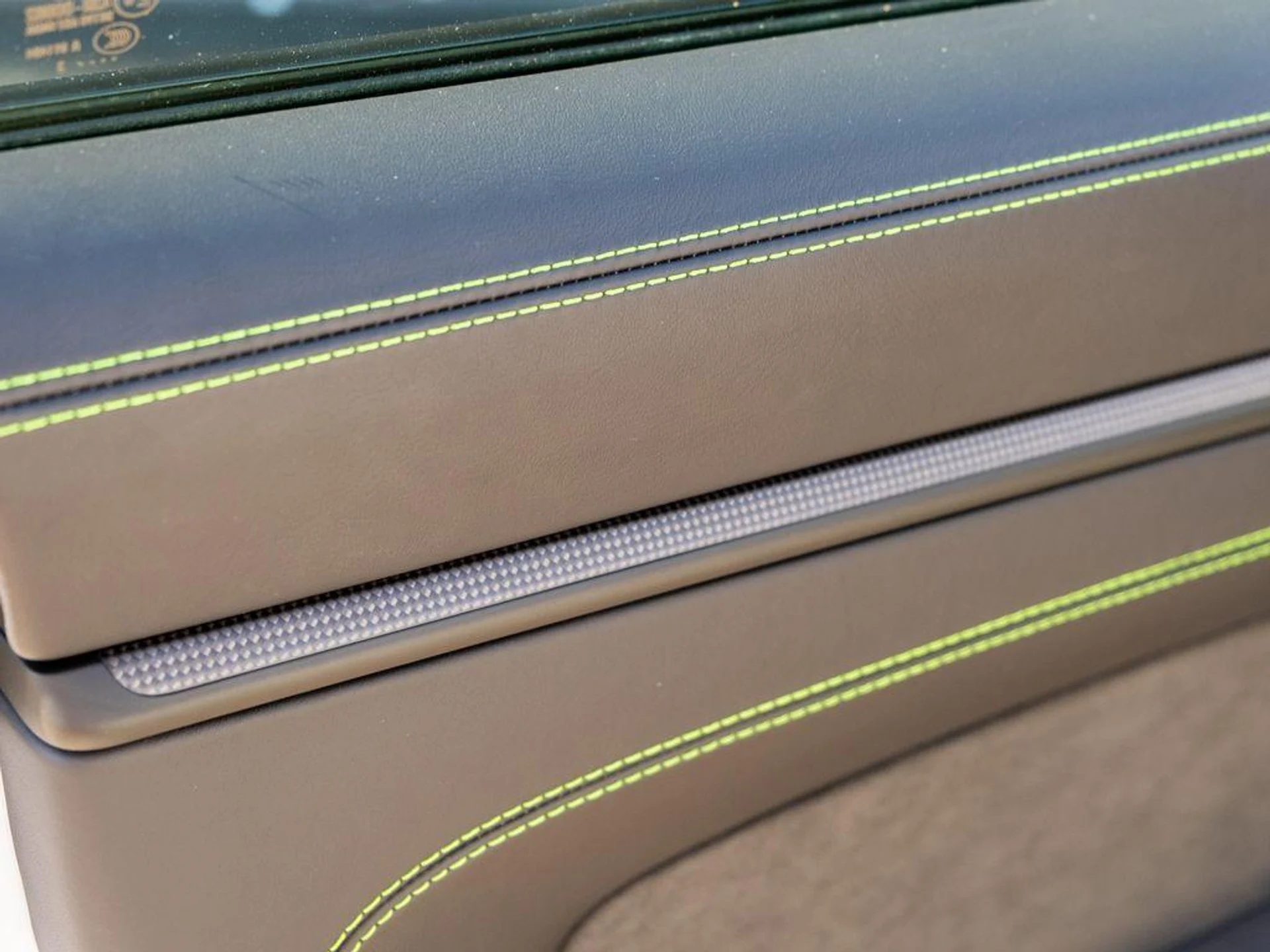 mph015_588385207_2_W_Fdf8i_7alwogx_c_UK_Te_JP_4g_W0_ade35edeb3