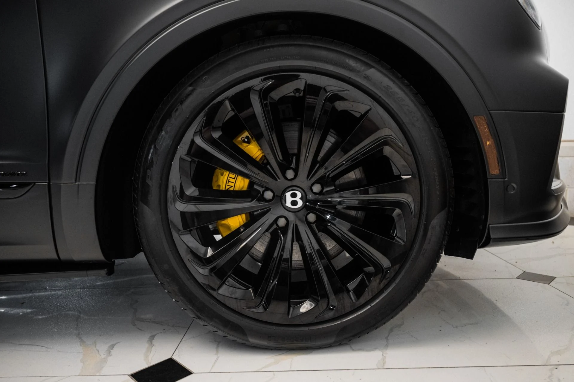 mph015_589706468_Used_2024_Bentley_Bentayga_Azure_V8_1758720540_130192dc10