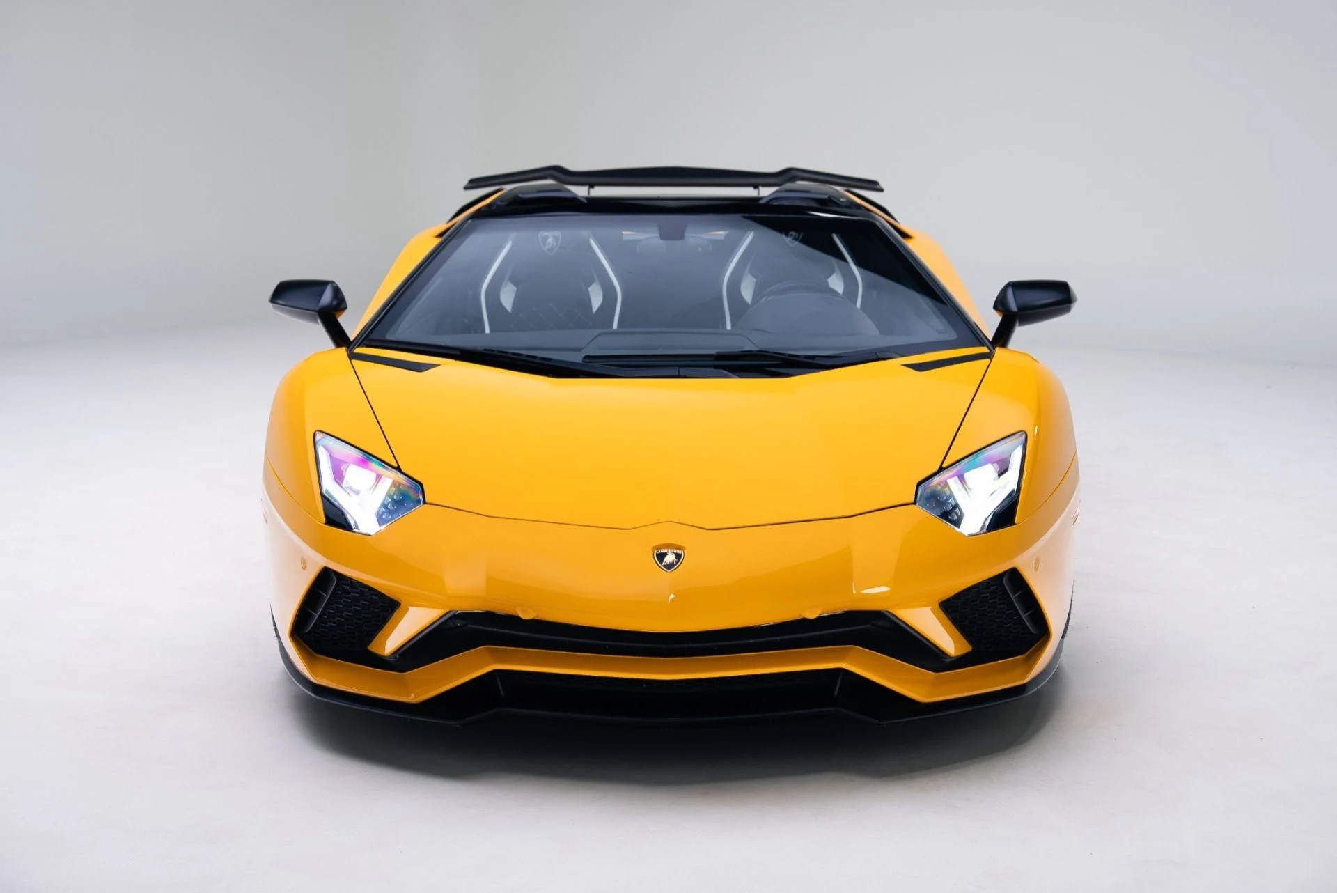 mph015_592100017_Used_2018_Lamborghini_Aventador_Roadster_LP_740_4_S_1767990844_7b2ec32505