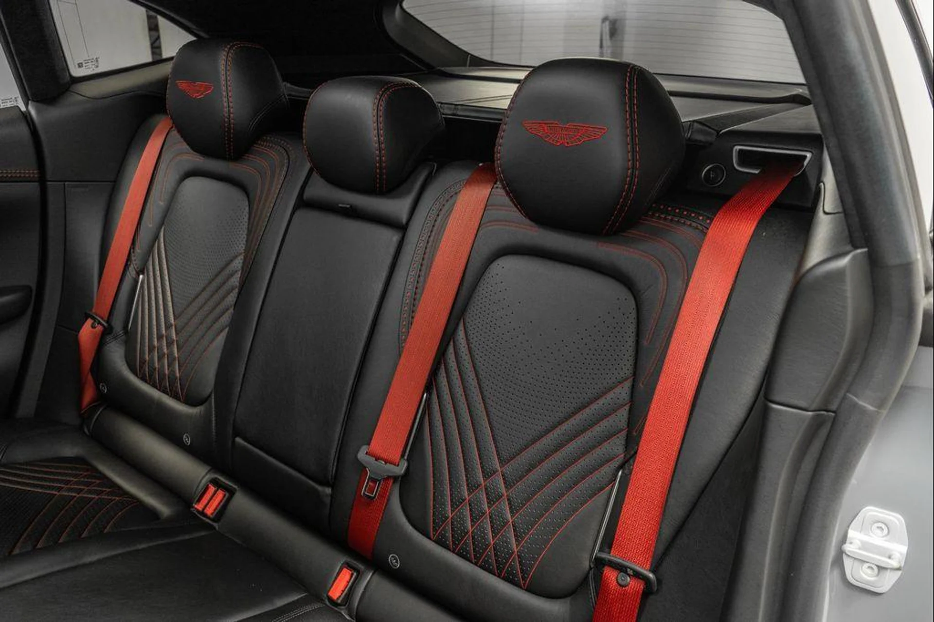 mph015_595648387_b_SJFV_9z3o_R_Qu_CRR_0_Rcmkc65y_VU_01ce42b8c3