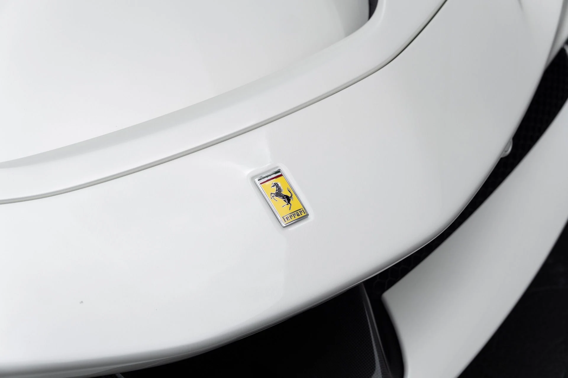 mph015_607538140_Used_2024_Ferrari_SF_90_Spider_1775624639_dc7ec869ea