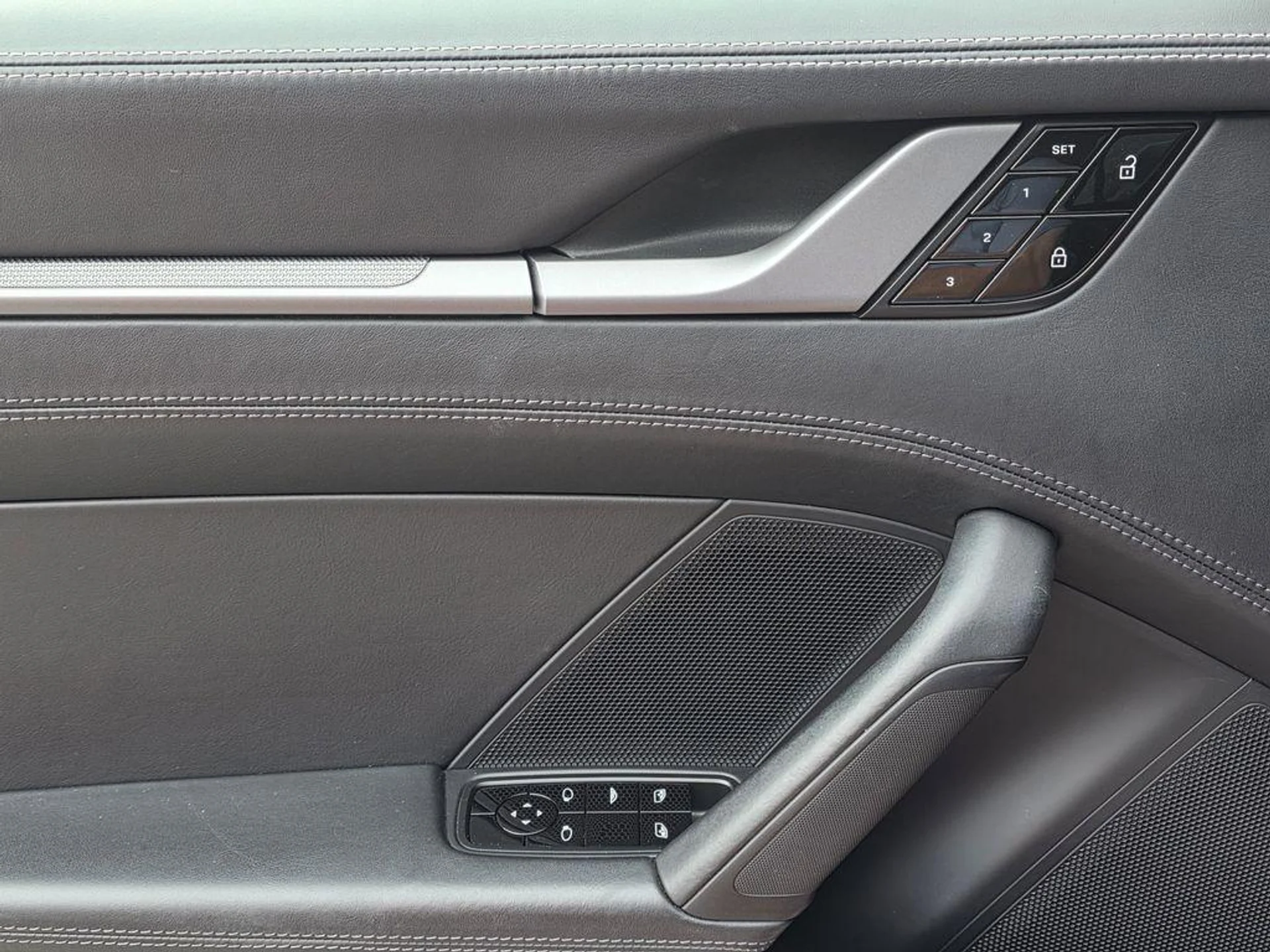 mph015_613866475_y_k_C_Wdoy_b7h_T_Ha_Seg0_HU_Zssq_OI_26f406ade4