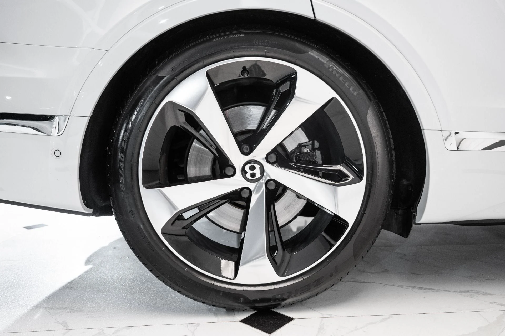 mph015_615127993_Used_2019_Bentley_Bentayga_V8_1759420865_70ecfd6a1e