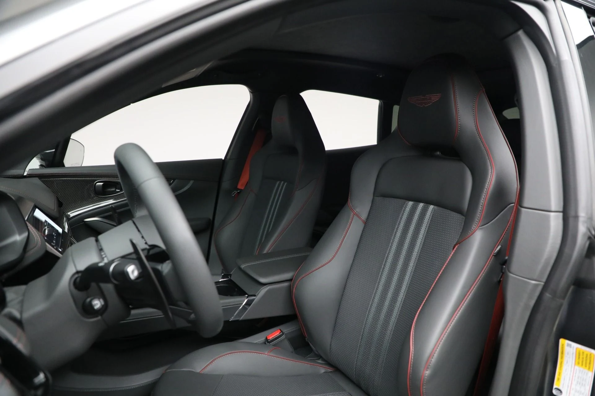 mph015_618446634_New_2025_Aston_Martin_DBX_707_4355fc21a8