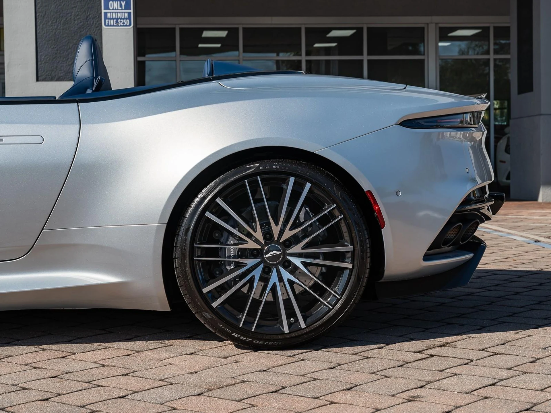 mph015_62105855_Used_2020_Aston_Martin_DBS_Superleggera_1764795953_0de97cec8e