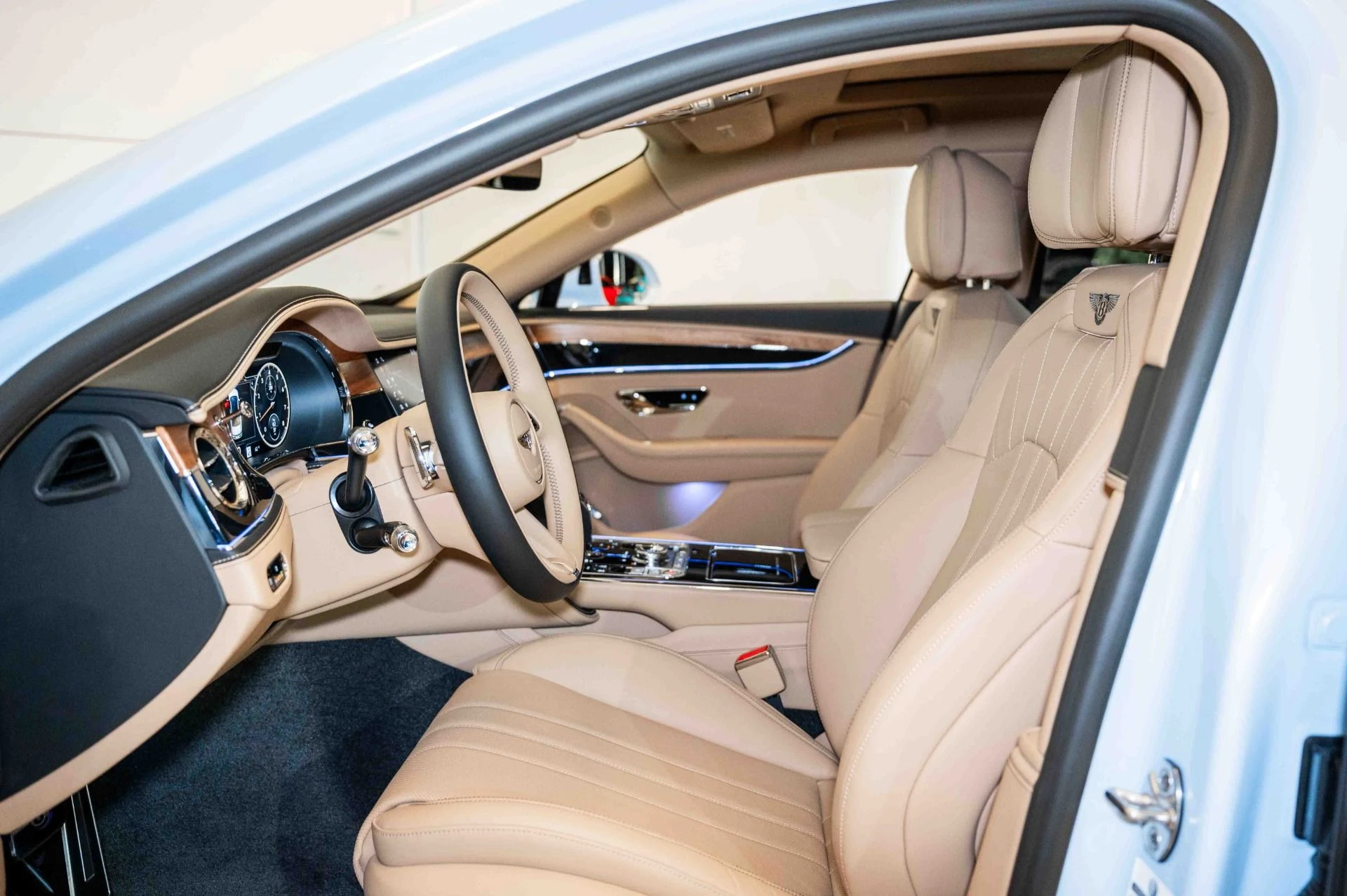 mph015_621841195_Used_2024_Bentley_Flying_Spur_Edition_8_1717257938_c52fd3a32c
