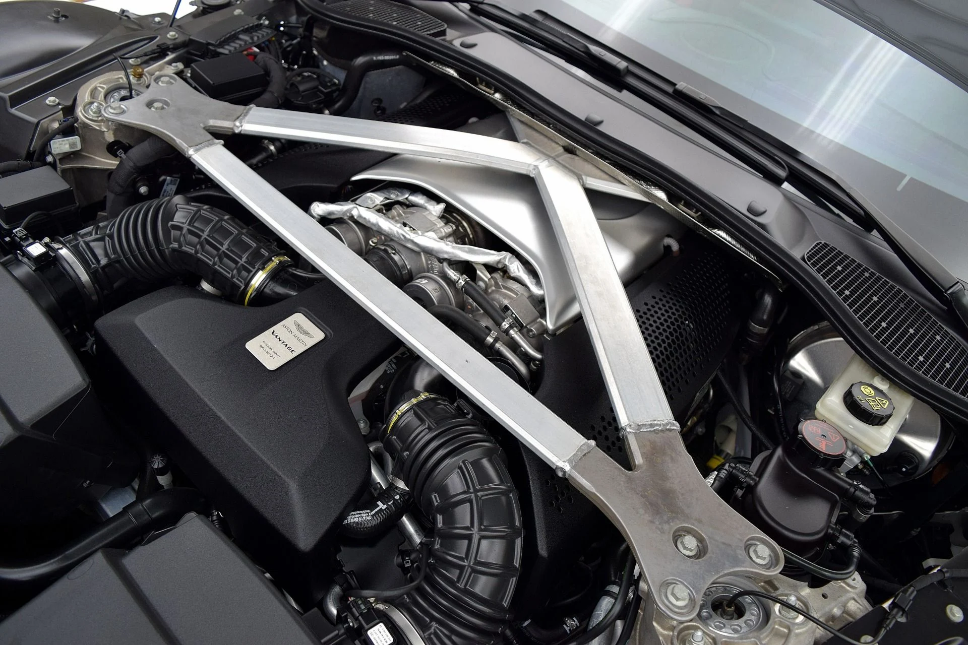 mph015_63055574_Used_2019_Aston_Martin_Vantage_Coupe_f8434f5e89