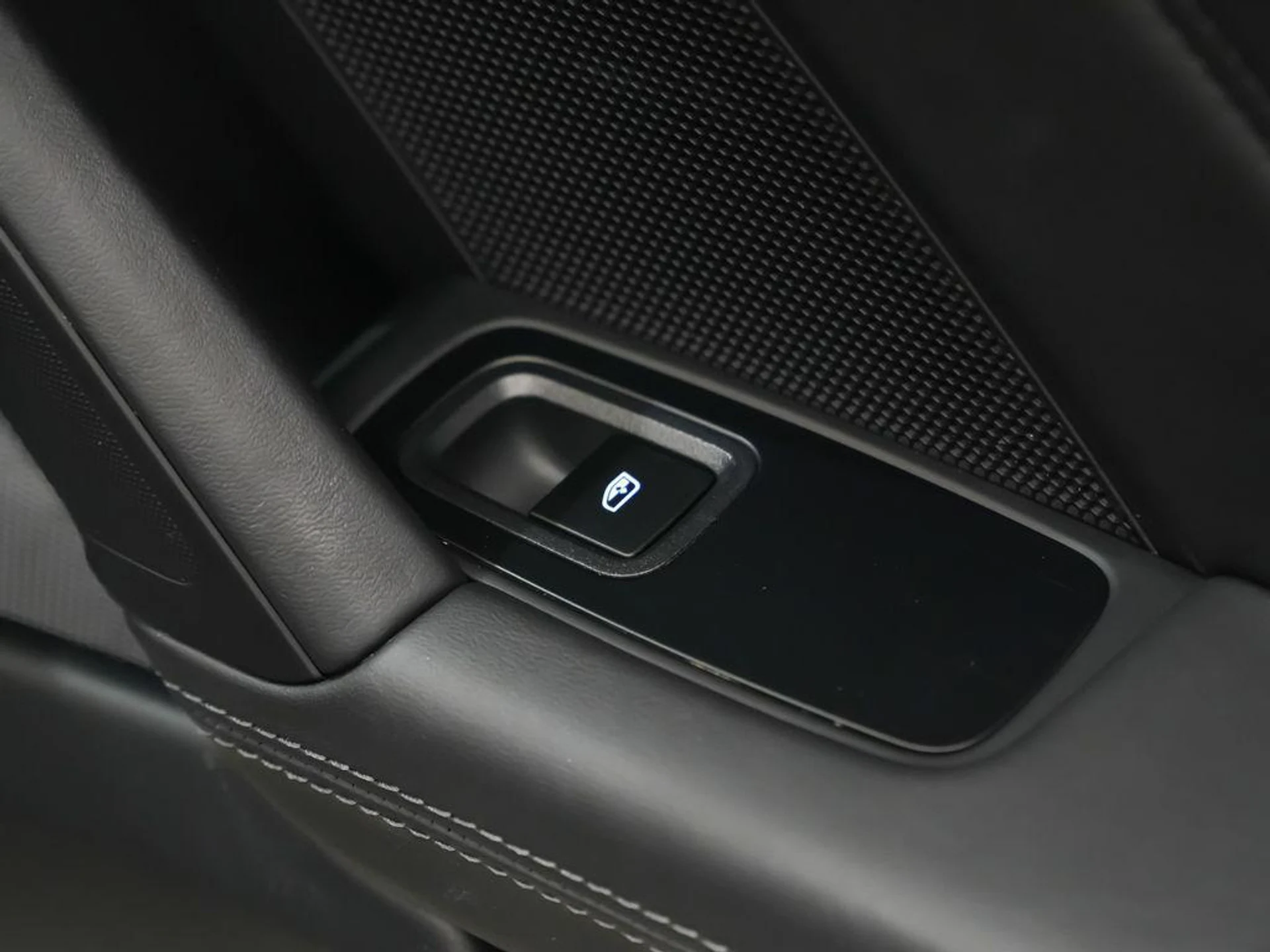 mph015_630814138_ARLAD_Wt_UWR_Dj3_S_Nq_L1_Lgy4_EF_Tkk_f767e8ecec