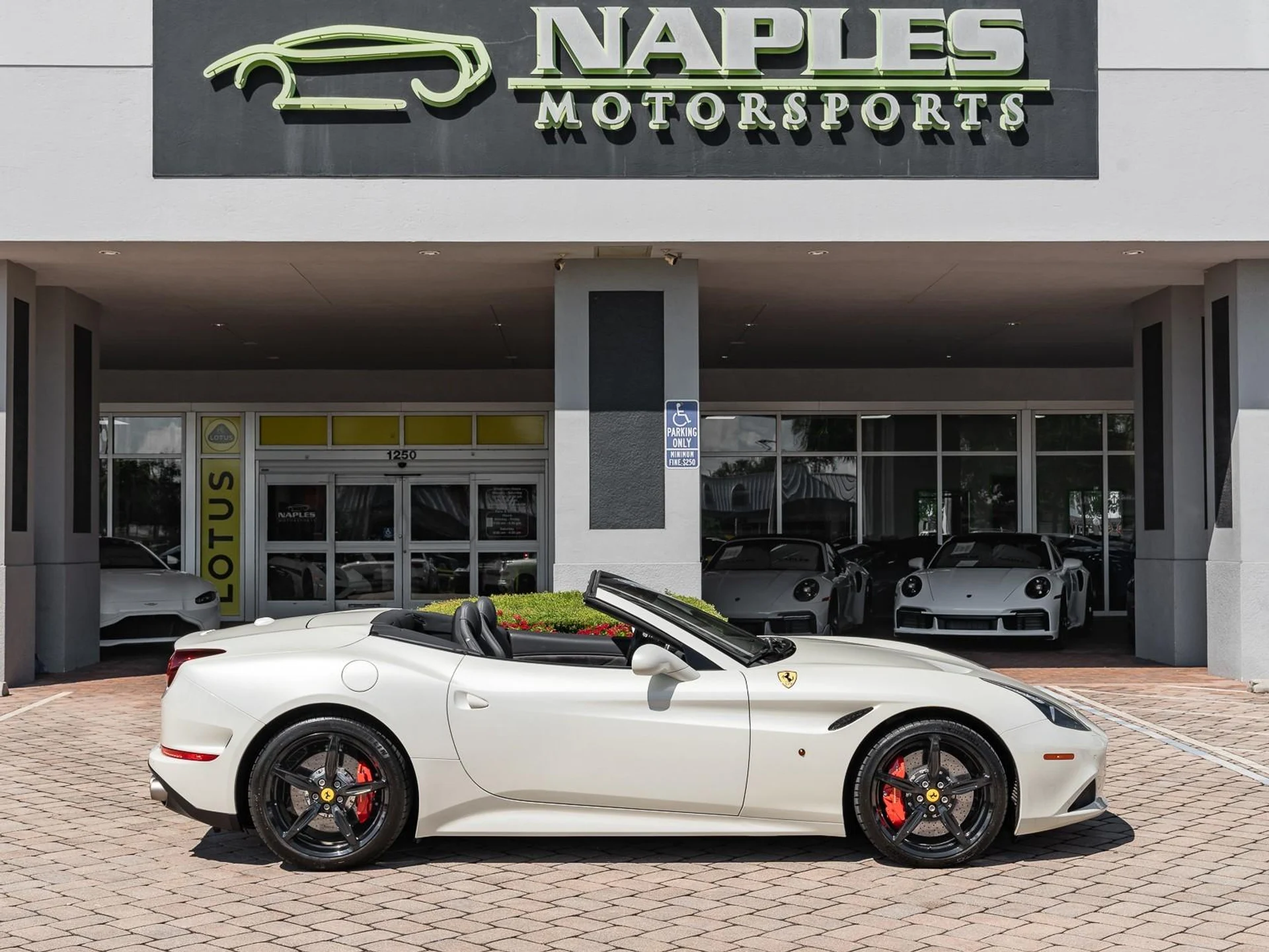 mph015_633318291_Used_2015_Ferrari_California_T_1758132635_cc05271049