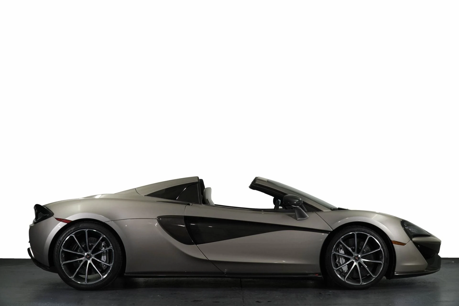 mph015_636842500_Used_2018_Mc_Laren_570_S_1765905873_7220f2ebe5