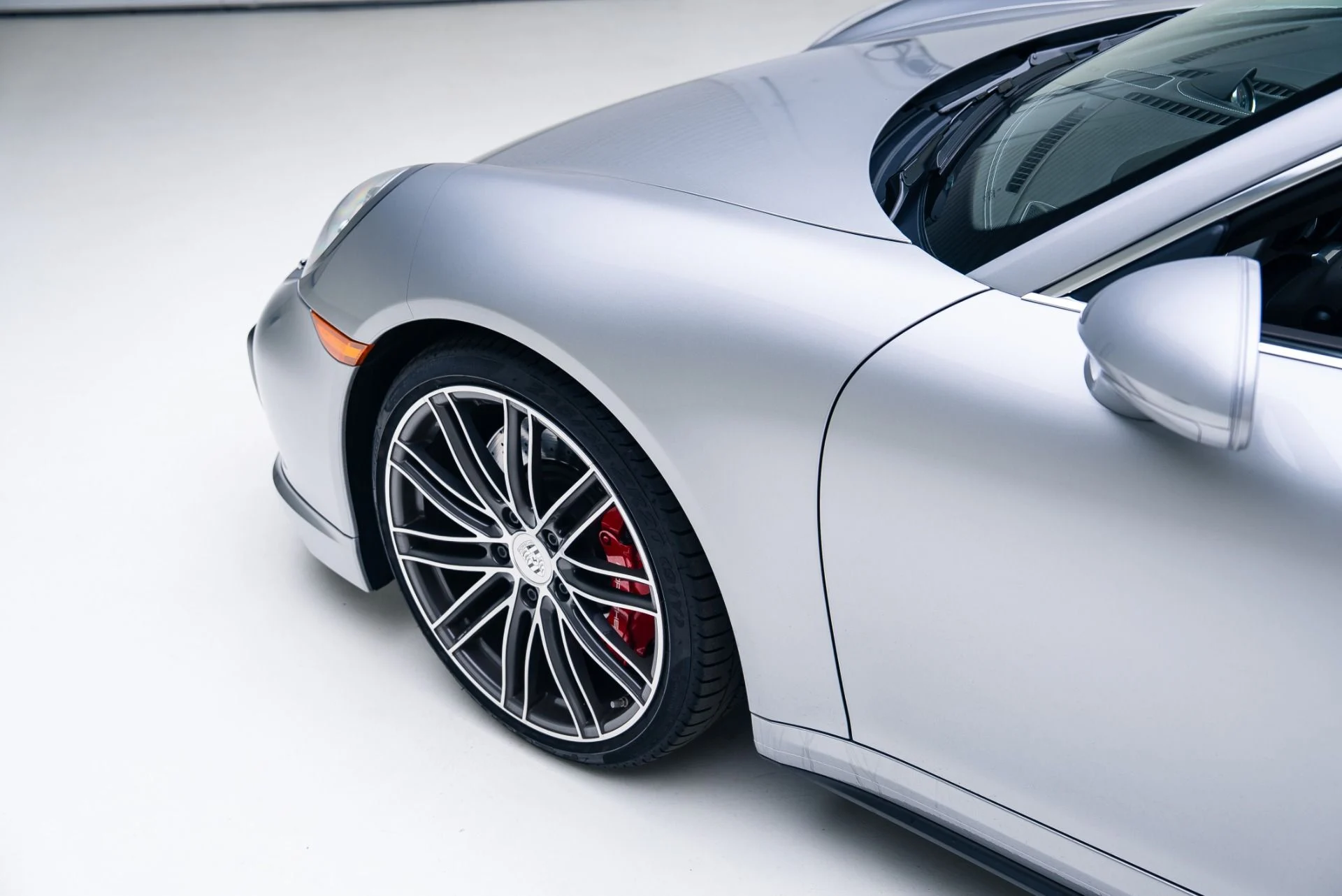 mph015_646375869_Used_2018_Porsche_911_Turbo_1765307368_20d58b2883