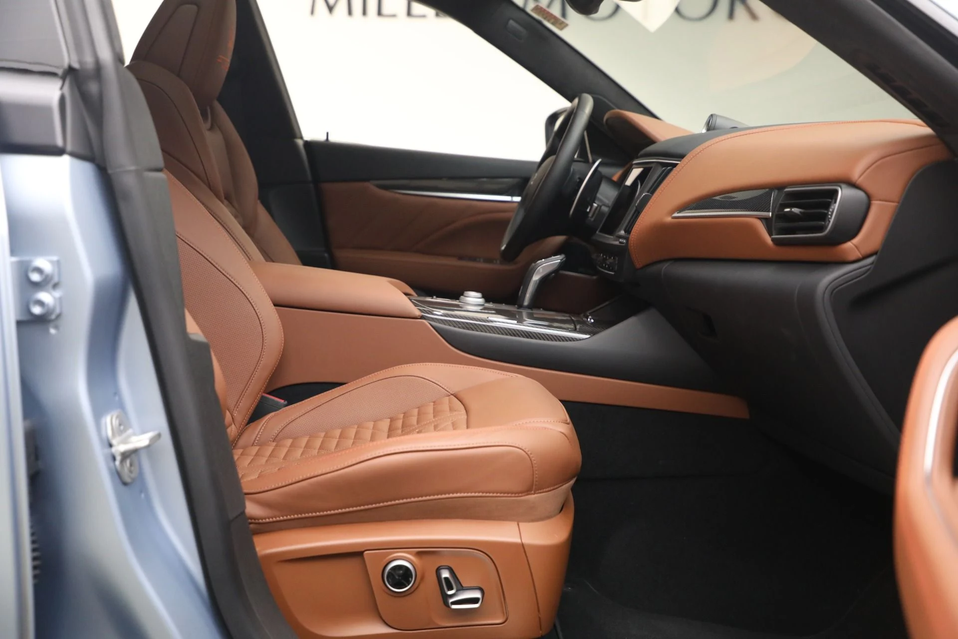 mph015_654909538_Used_2023_Maserati_Levante_F_Tributo_1764365135_d773e35104