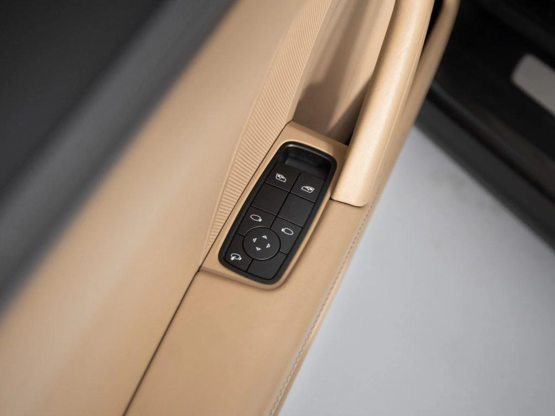 mph015_657613102_LKA_Um_C_Ue2_juu_CUHP_Bb_E_Rq_K_En_Co_0dea73ece2