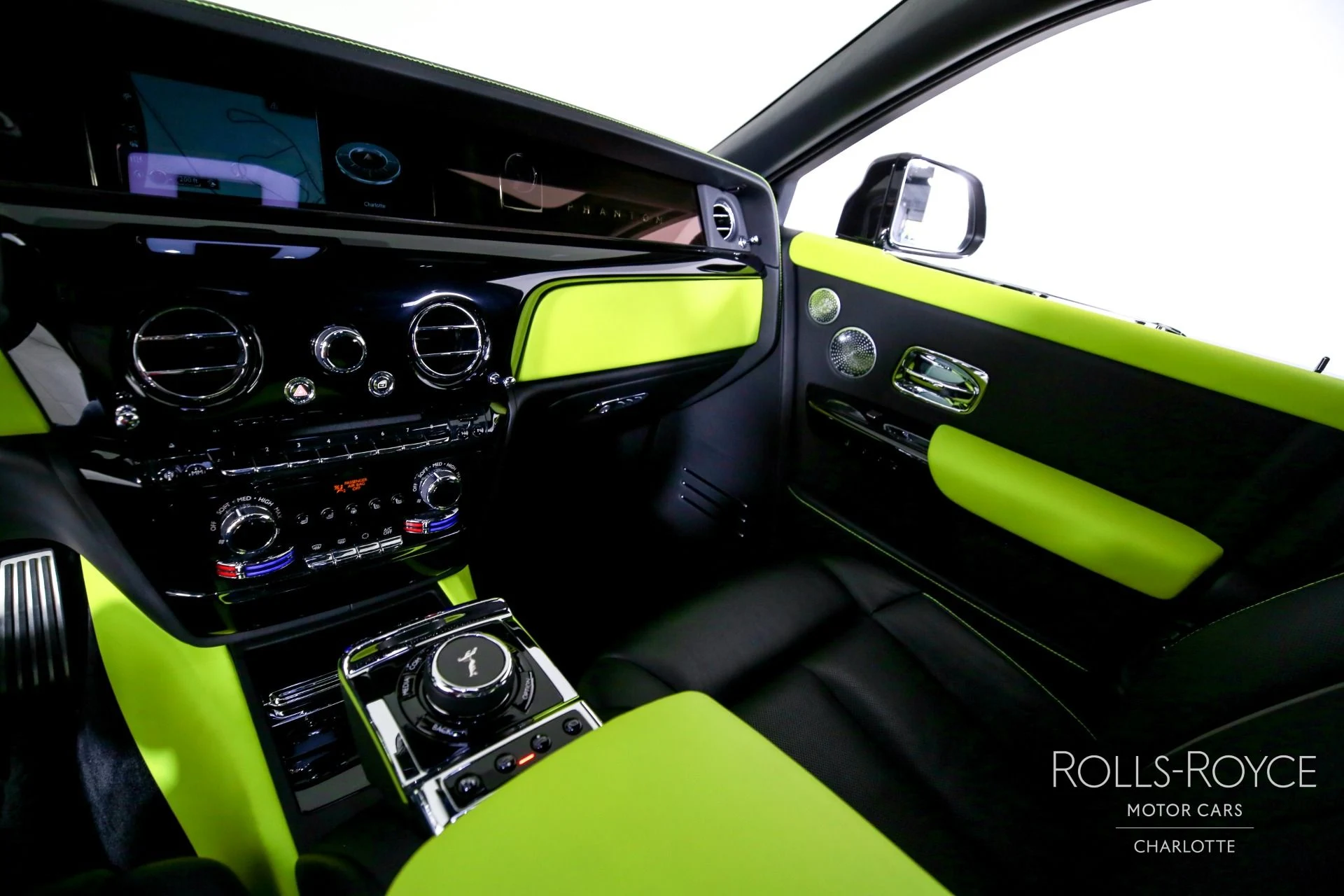 mph015_65943909_Used_2019_Rolls_Royce_Phantom_1769450314_73e77f48d6