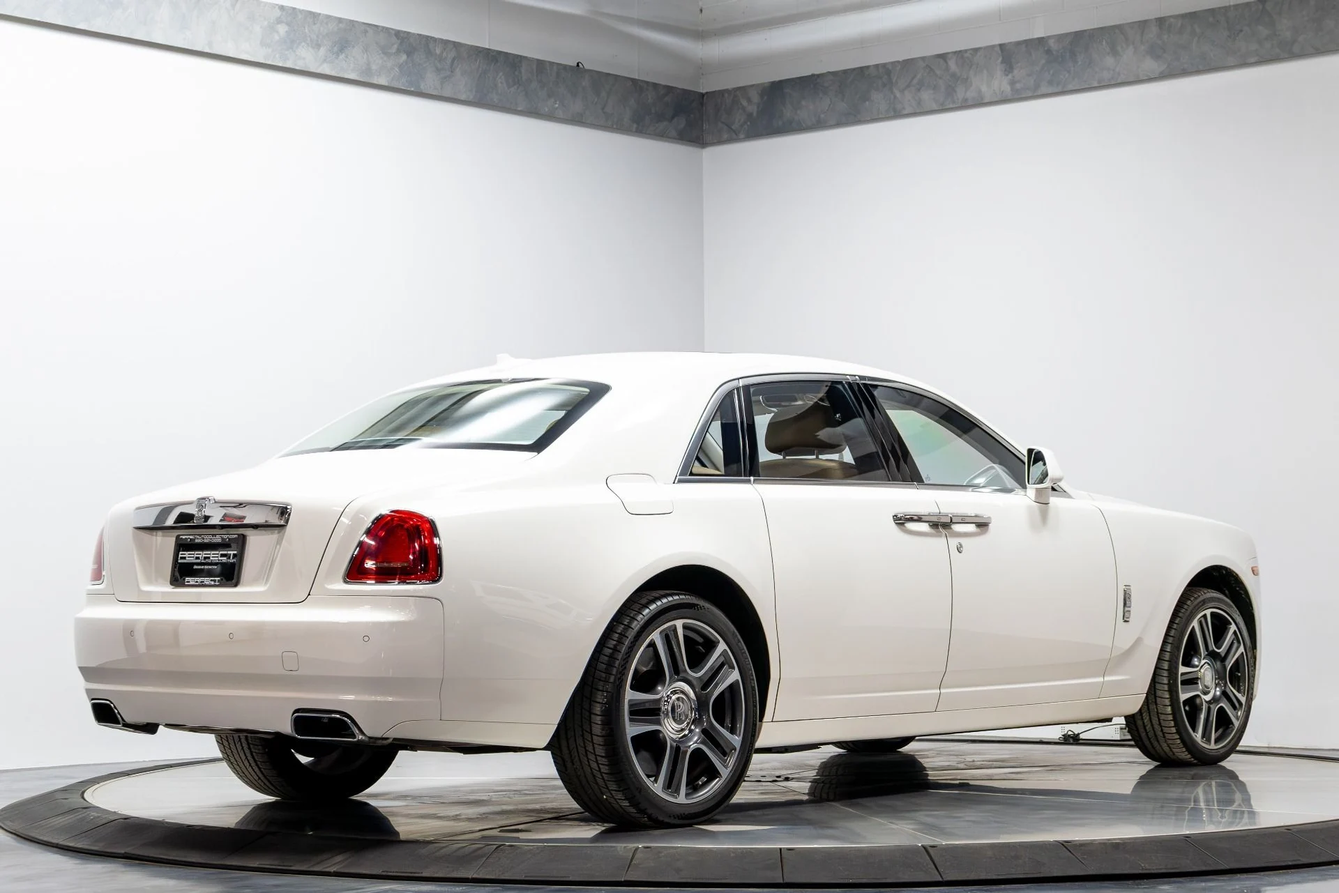 mph015_666264842_Used_2017_Rolls_Royce_Ghost_1774888920_9174d16c17