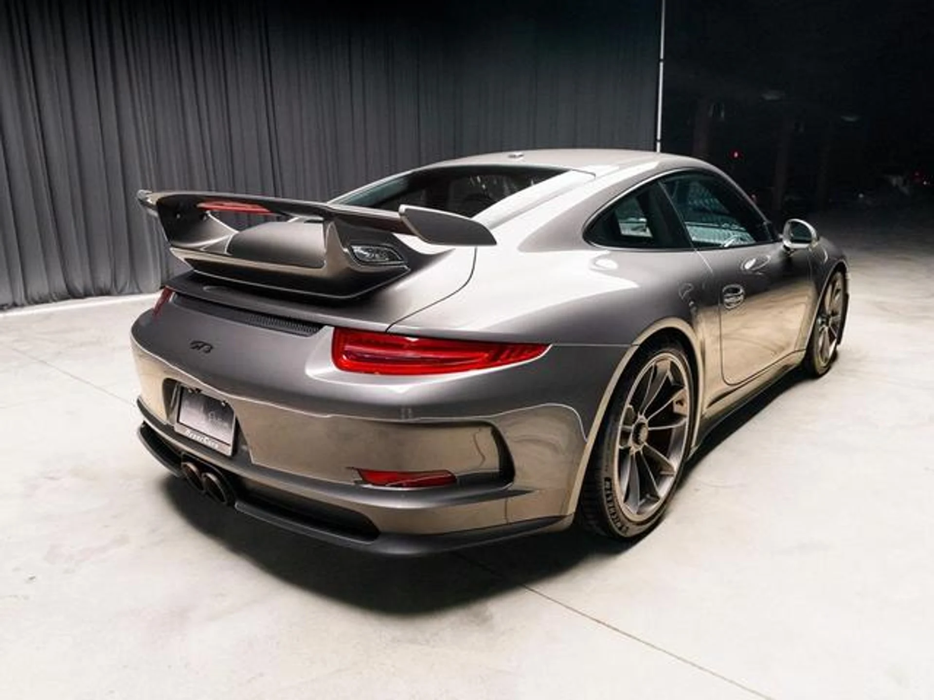 mph015_673706142_X5_Q_a_O_Bha_FT_Bu_Ny_R_Jt_RF_3fd_Mt_EU_c179a5a3ef