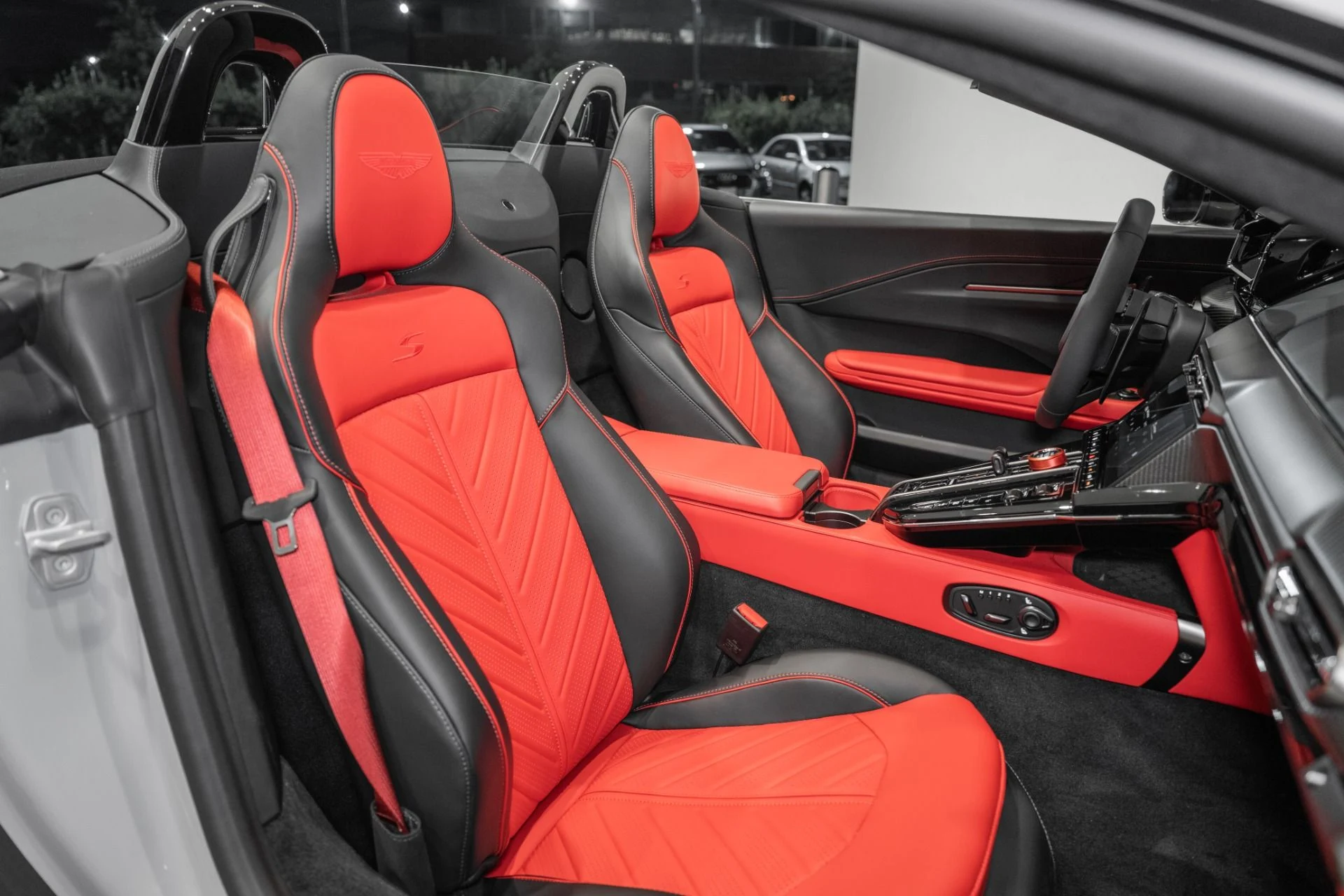 mph015_67981947_New_2026_Aston_Martin_Vantage_S_Roadster_1786373251_36d012b5ce