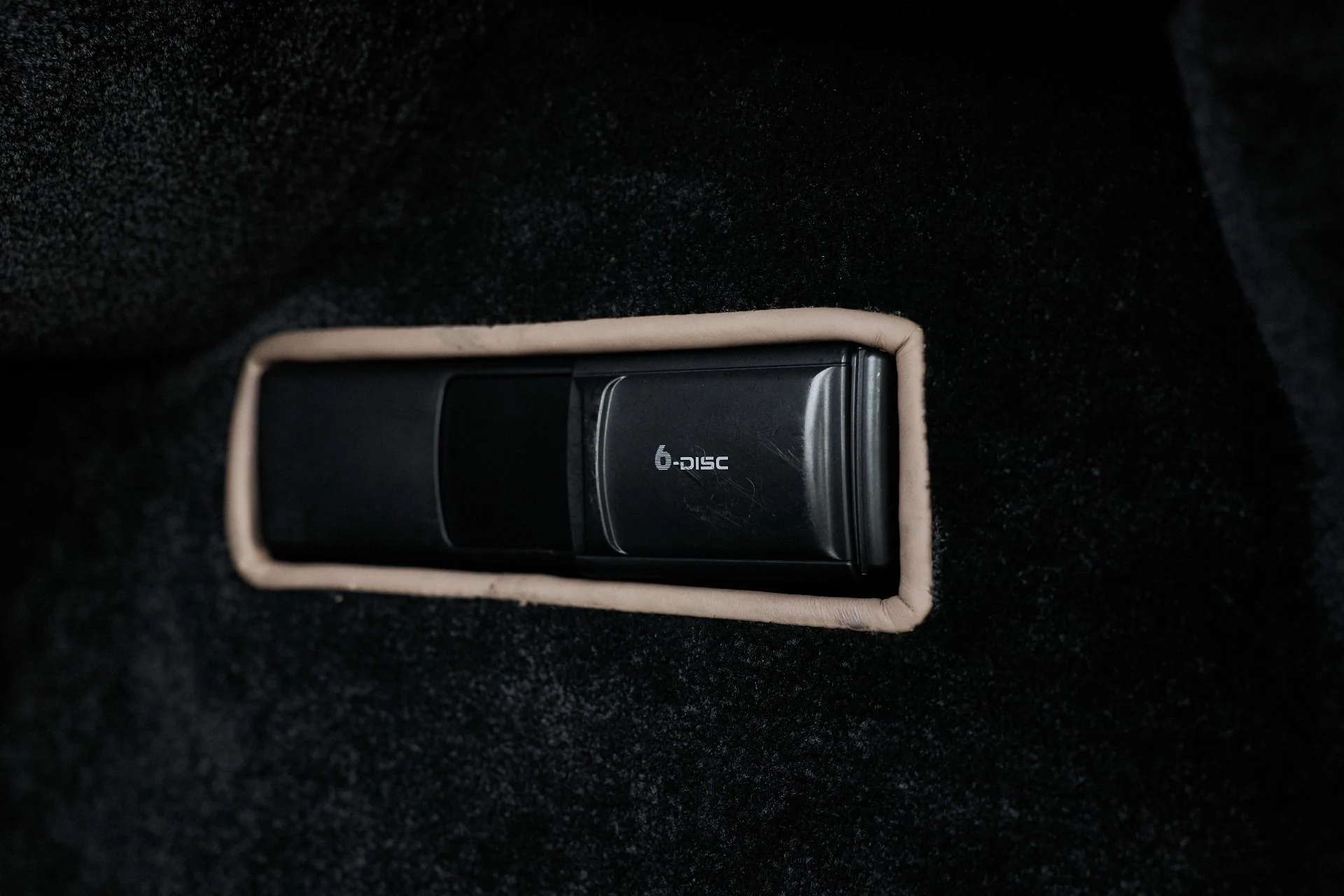 mph015_681503889_Used_2009_Bentley_Azure_Base_1765906122_1f1b0007e7