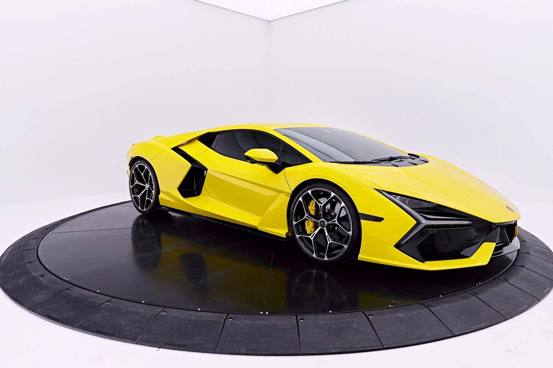 mph015_684365419_Used_2026_Lamborghini_Revuelto_Base_1782198240_a5cdec16b5