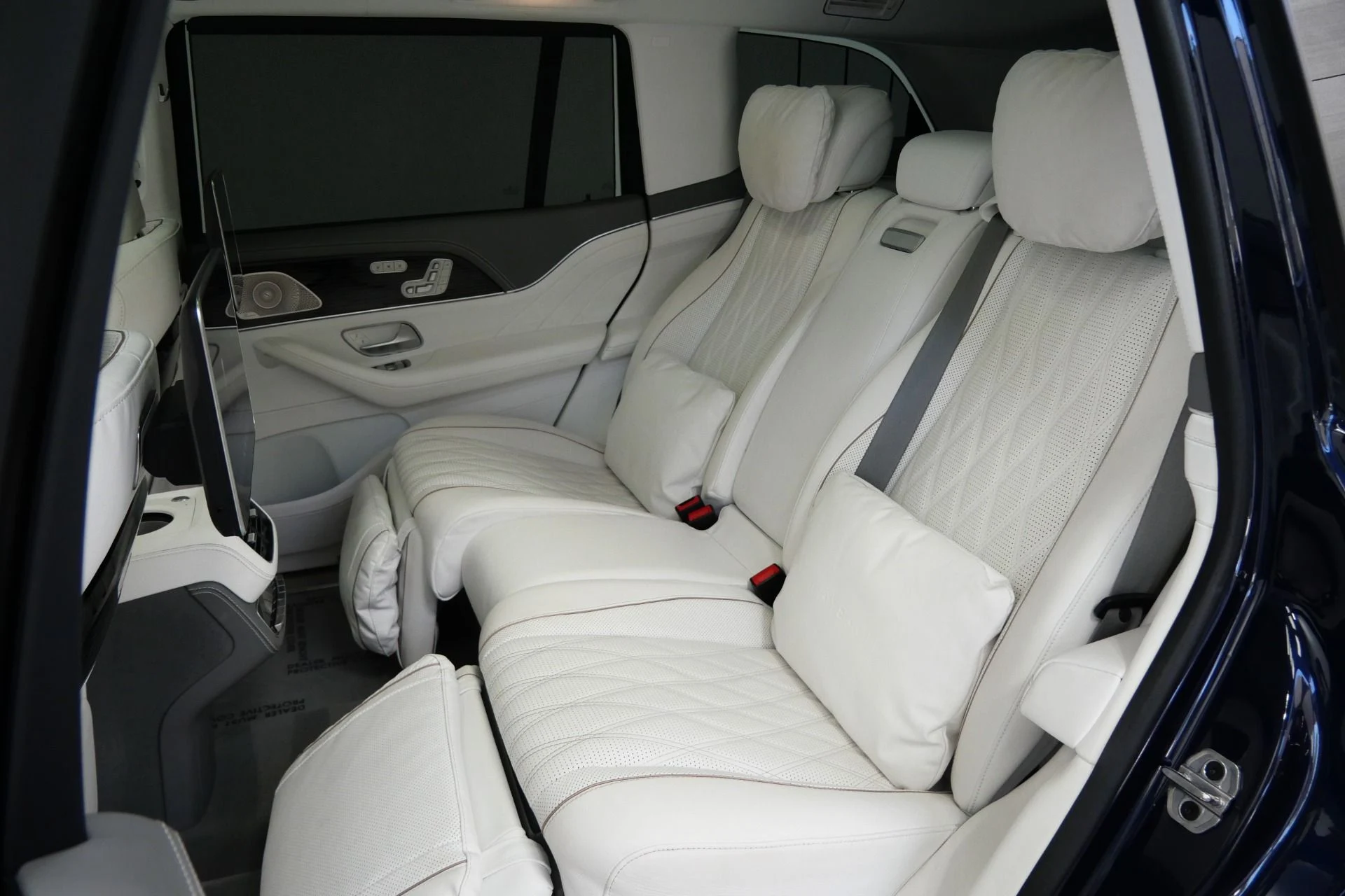 mph015_685002577_Used_2024_Mercedes_Benz_Maybach_GLS_600_4_MATIC_Factory_Two_Tone_paint_Polished_Wheels_Loaded_1774374618_0aee730ba3