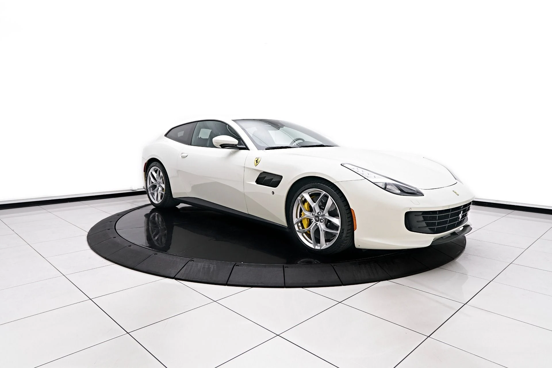 mph015_68754094_Used_2019_Ferrari_GTC_4_Lusso_T_1758850844_4f89826844