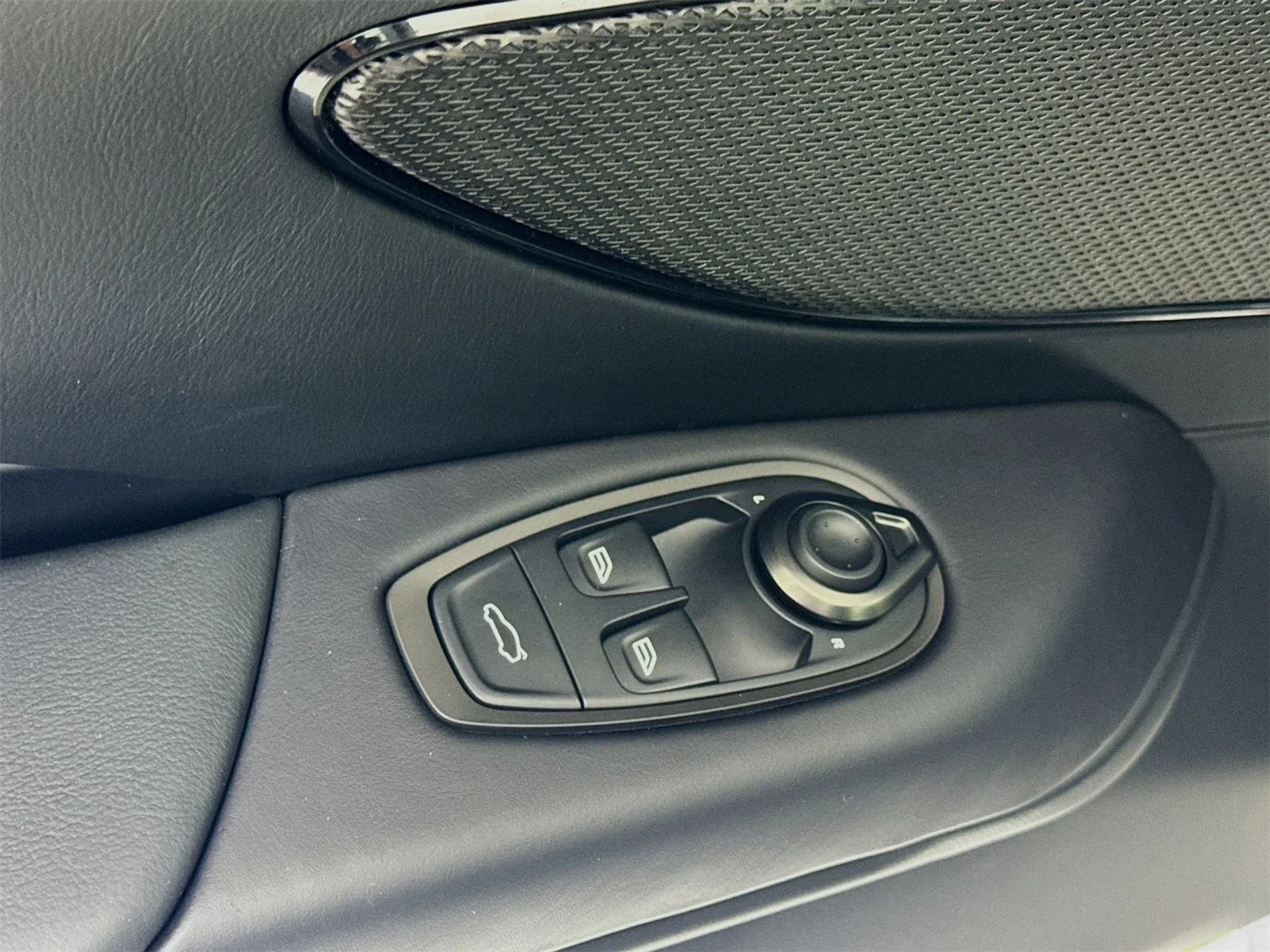 mph015_688820639_cc17eff46a29bbad649b224c4f672055x_e07a000b46