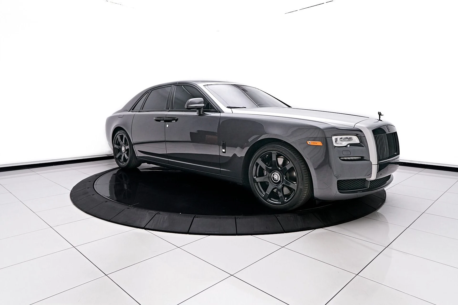mph015_689549545_Used_2017_Rolls_Royce_Ghost_Base_1743559500_f504daf906