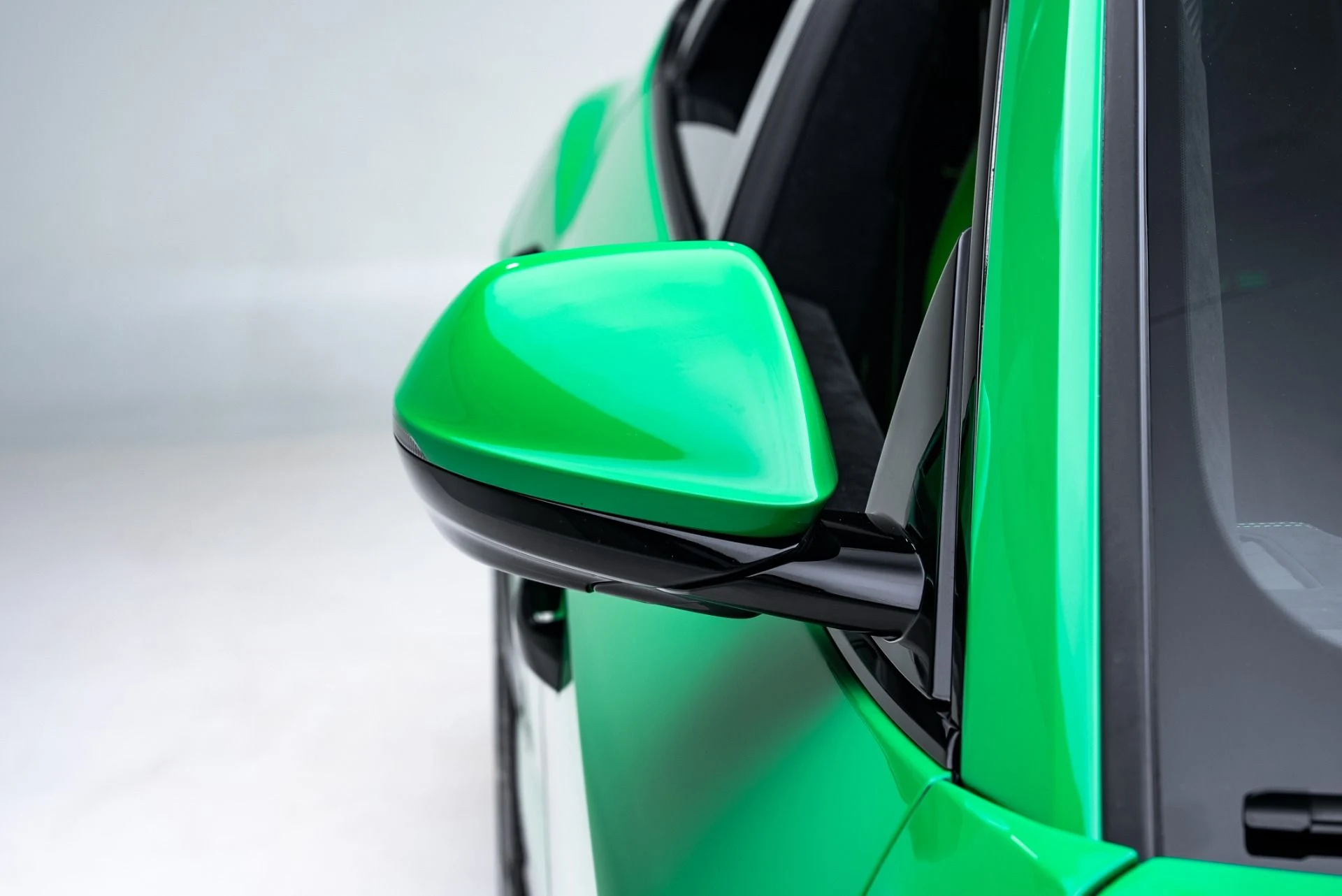 mph015_696343242_Used_2023_Lamborghini_Urus_Performante_1776122836_49587bac3f