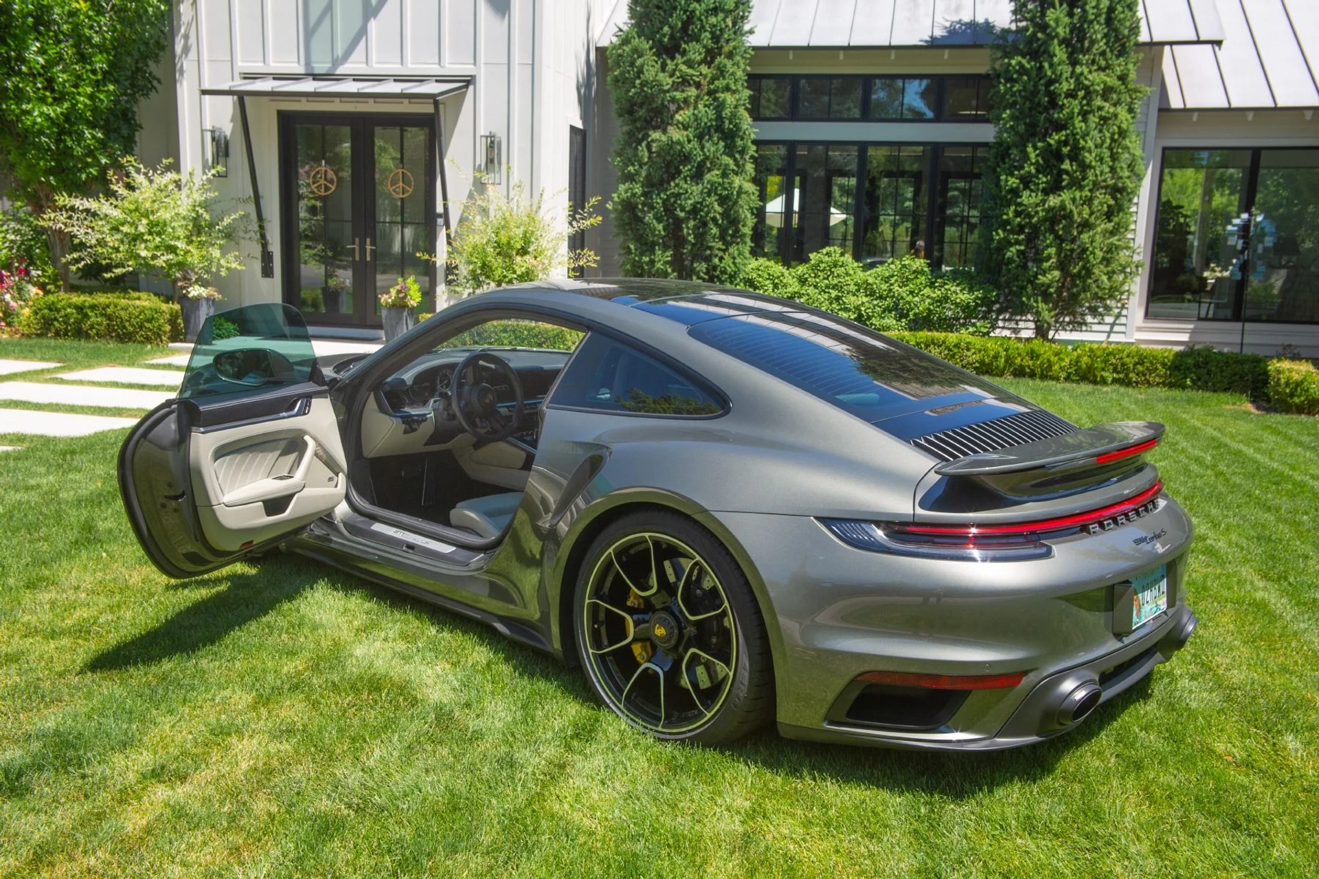 mph015_709603410_Used_2021_Porsche_911_Turbo_S_1780951392_cfd93a7327