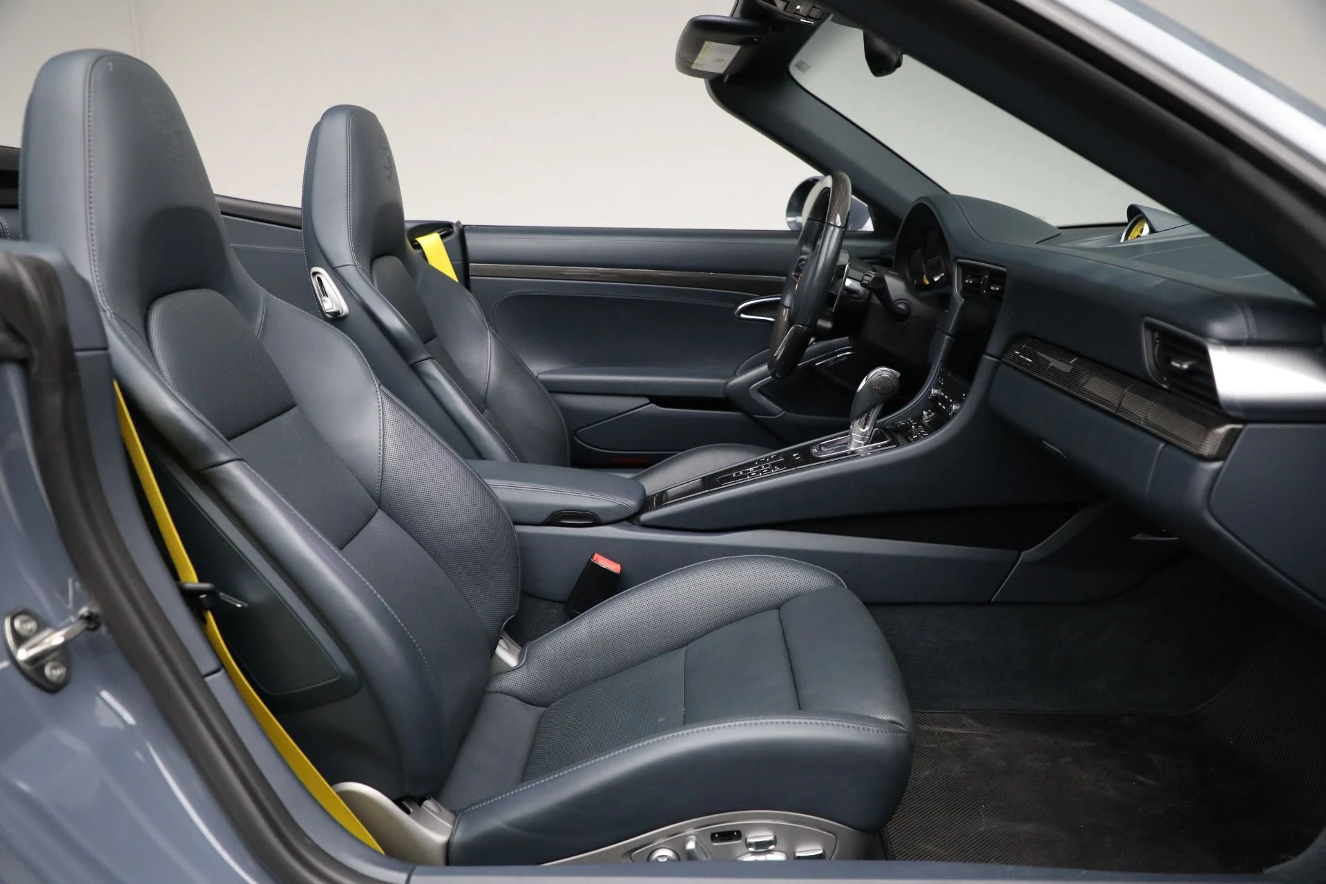 mph015_717446530_Used_2017_Porsche_911_Turbo_S_1762956100_66dfda8b9d