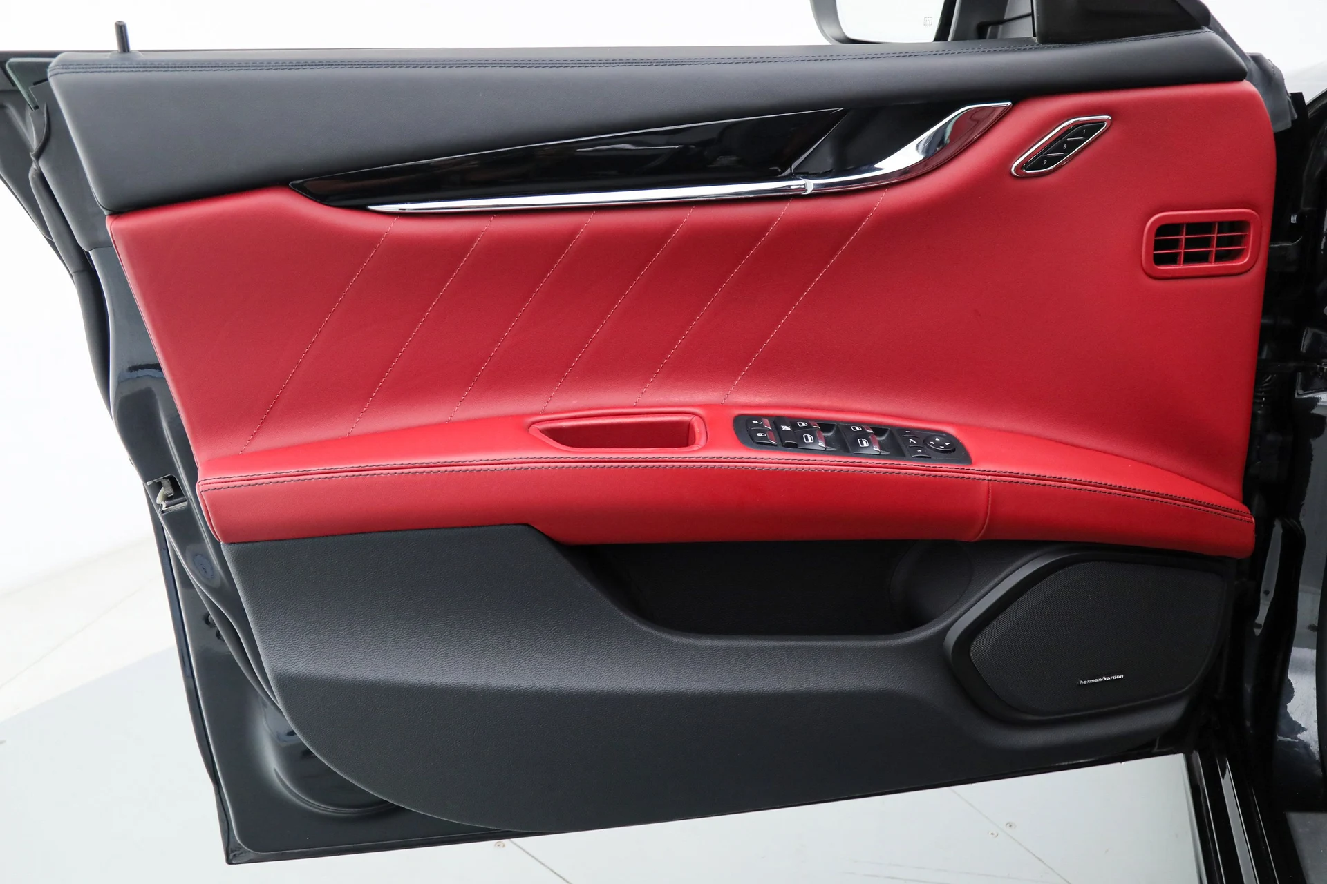 mph015_718648116_1ca172079c656305662d2485eb638e70_e63d8653af