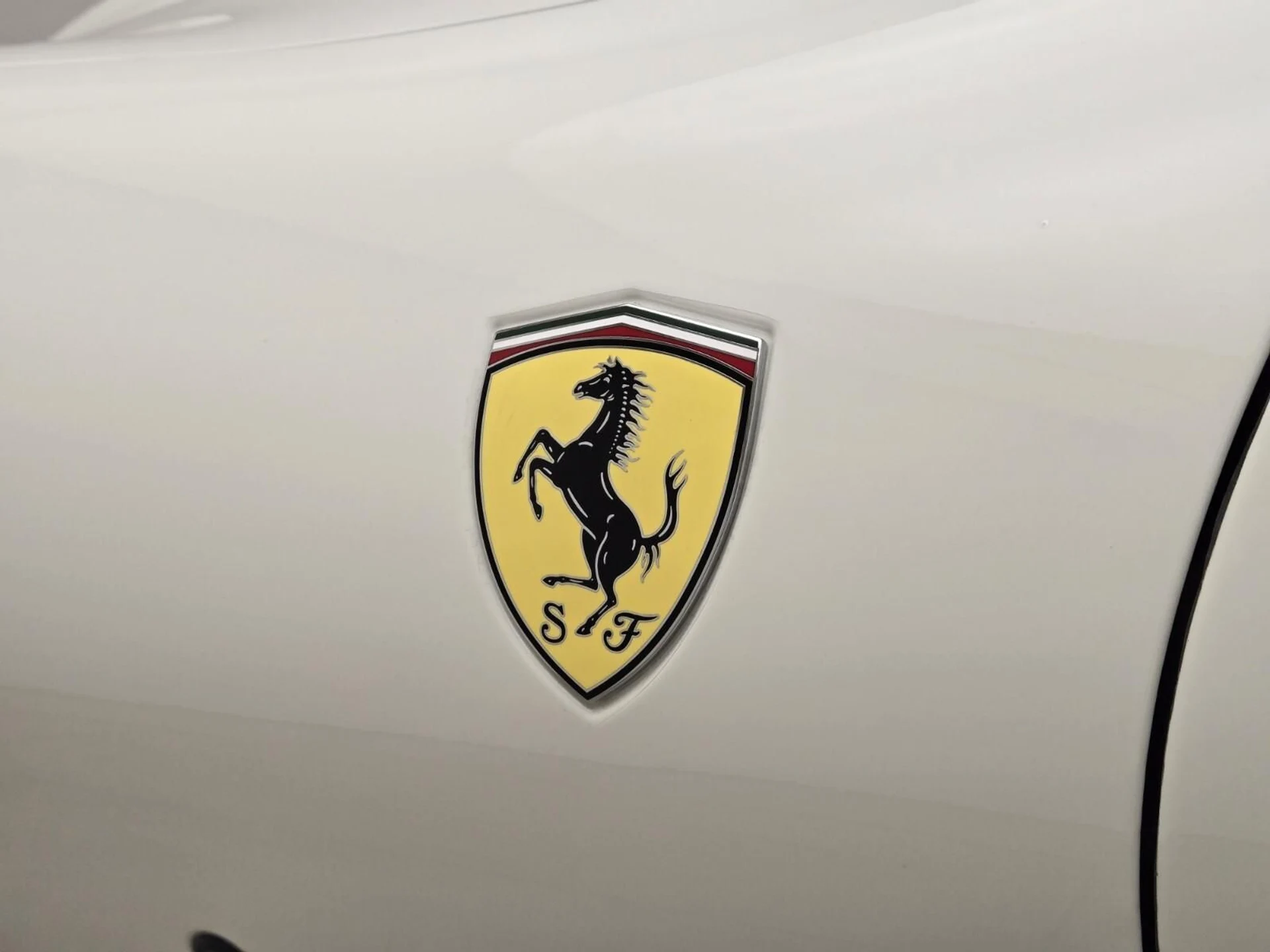 mph015_7203634_Used_2023_Ferrari_Roma_1759820555_54ccfe33c1