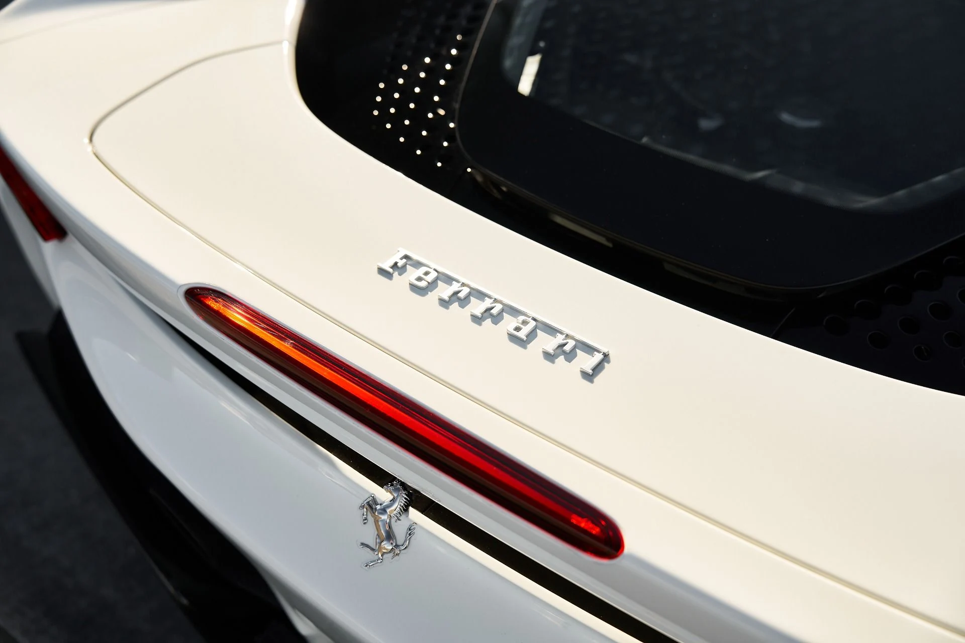mph015_72397806_Used_2023_Ferrari_SF_90_Stradale_Base_1762650933_2a059ce590
