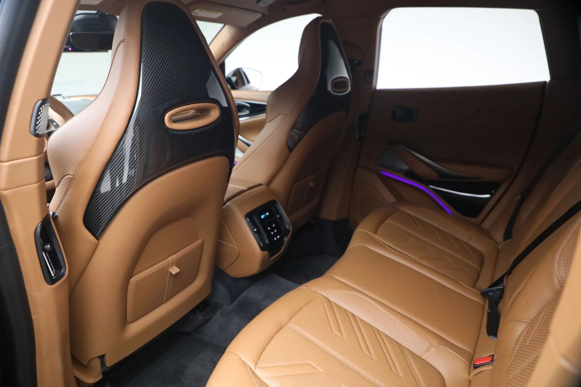 mph015_730204129_New_2026_Aston_Martin_DBX_S_1787860964_2488da04db