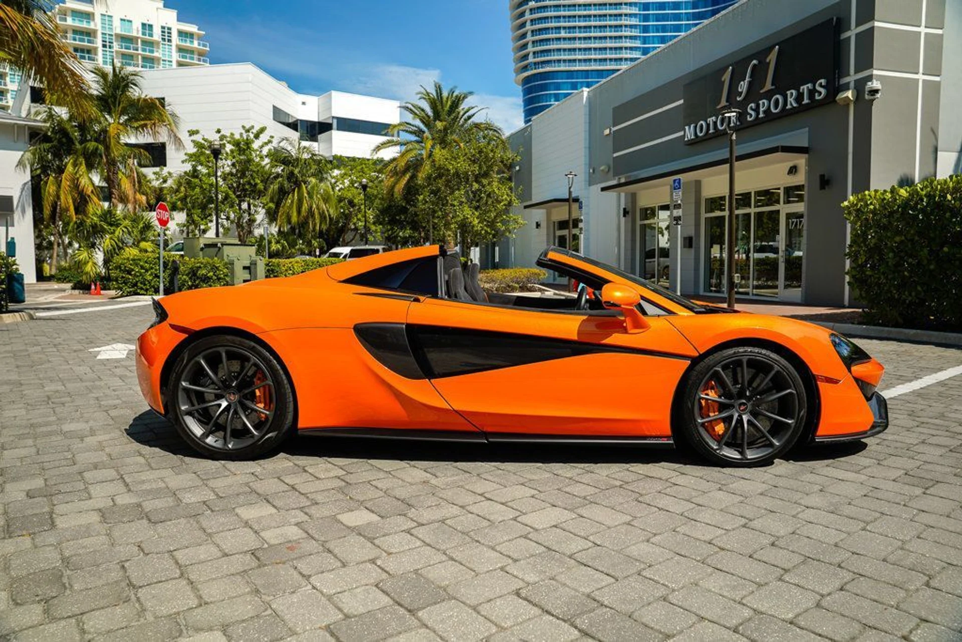 mph015_739255433_used_2018_mclaren_570s_spider_14354_22891400_16_1024_fd82f5fbcd