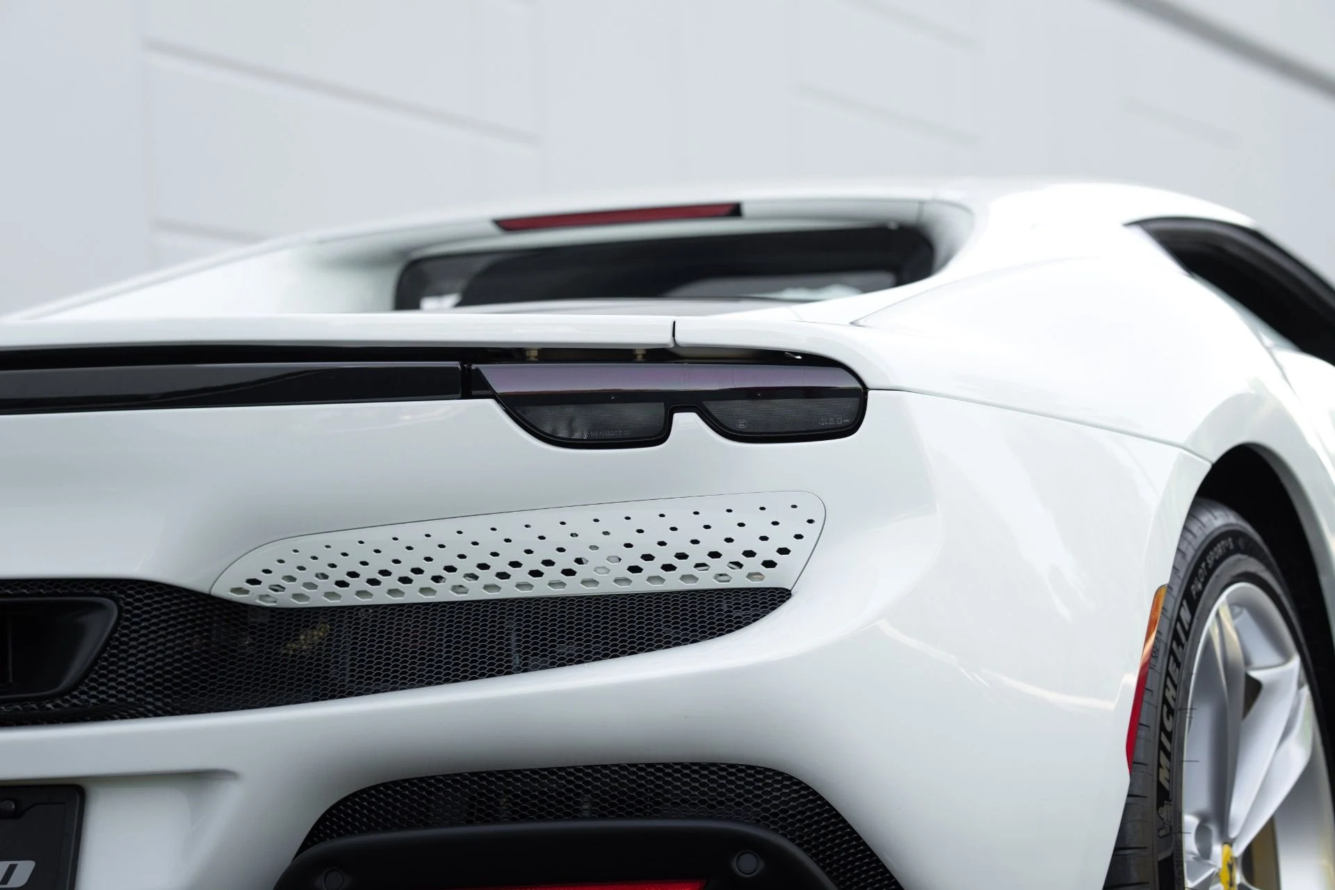 mph015_739552297_Used_2025_Ferrari_296_GTB_1761682901_8a12d74e07