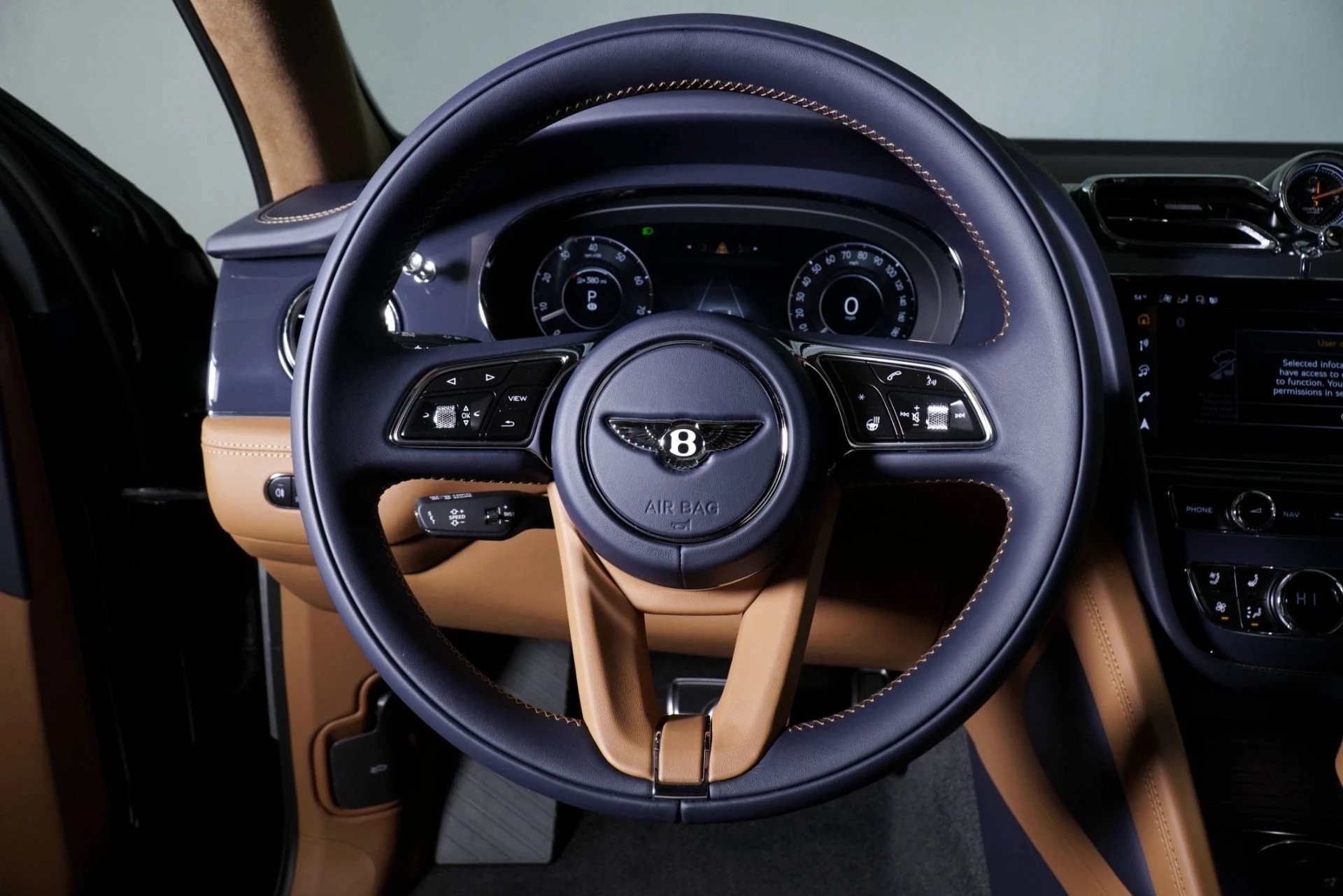 mph015_750595034_New_2025_Bentley_Bentayga_Azure_1765905550_c359bf1344