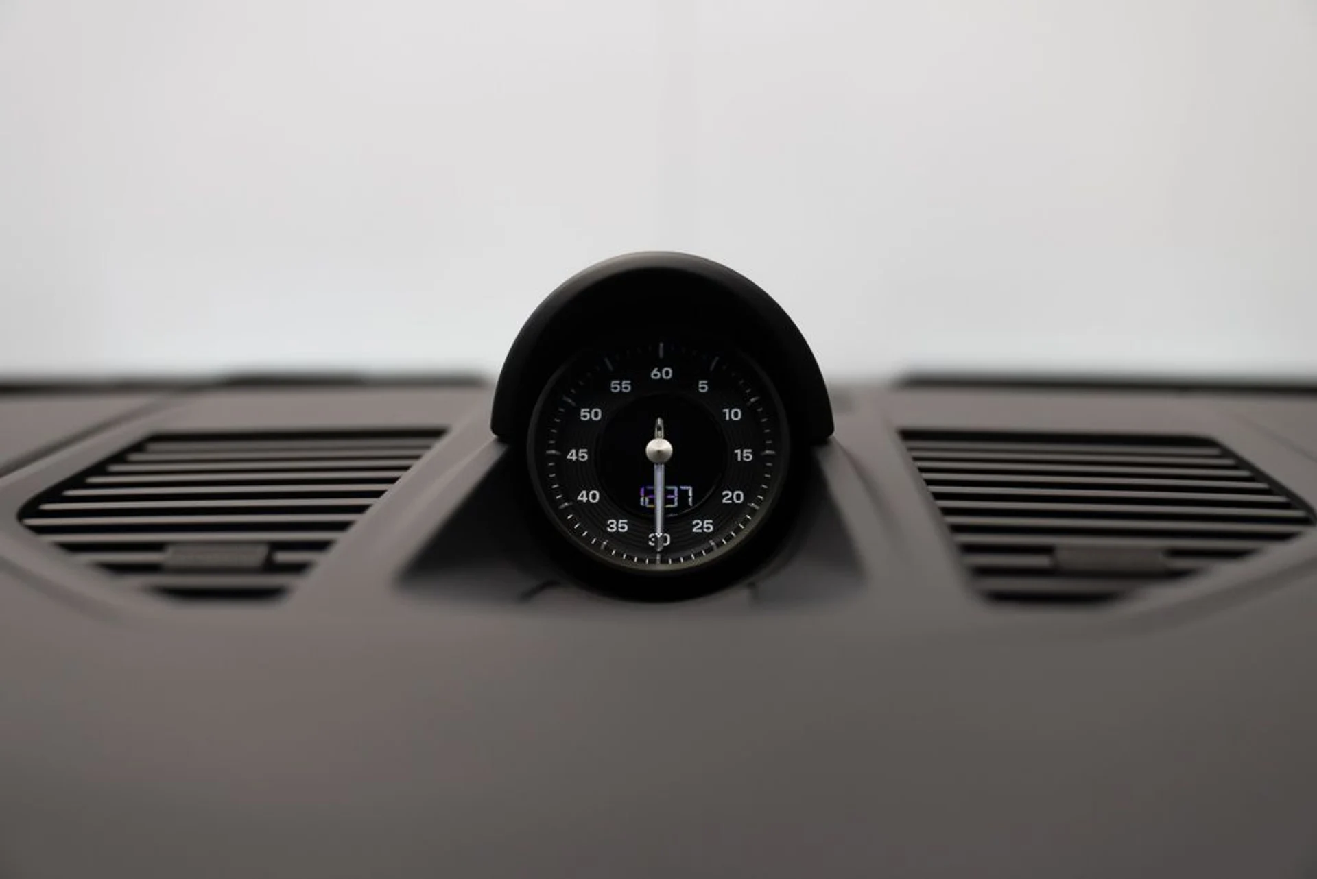 mph015_751315944_porsche_911_2023_jpg_v_1778782420_e4b05e1752