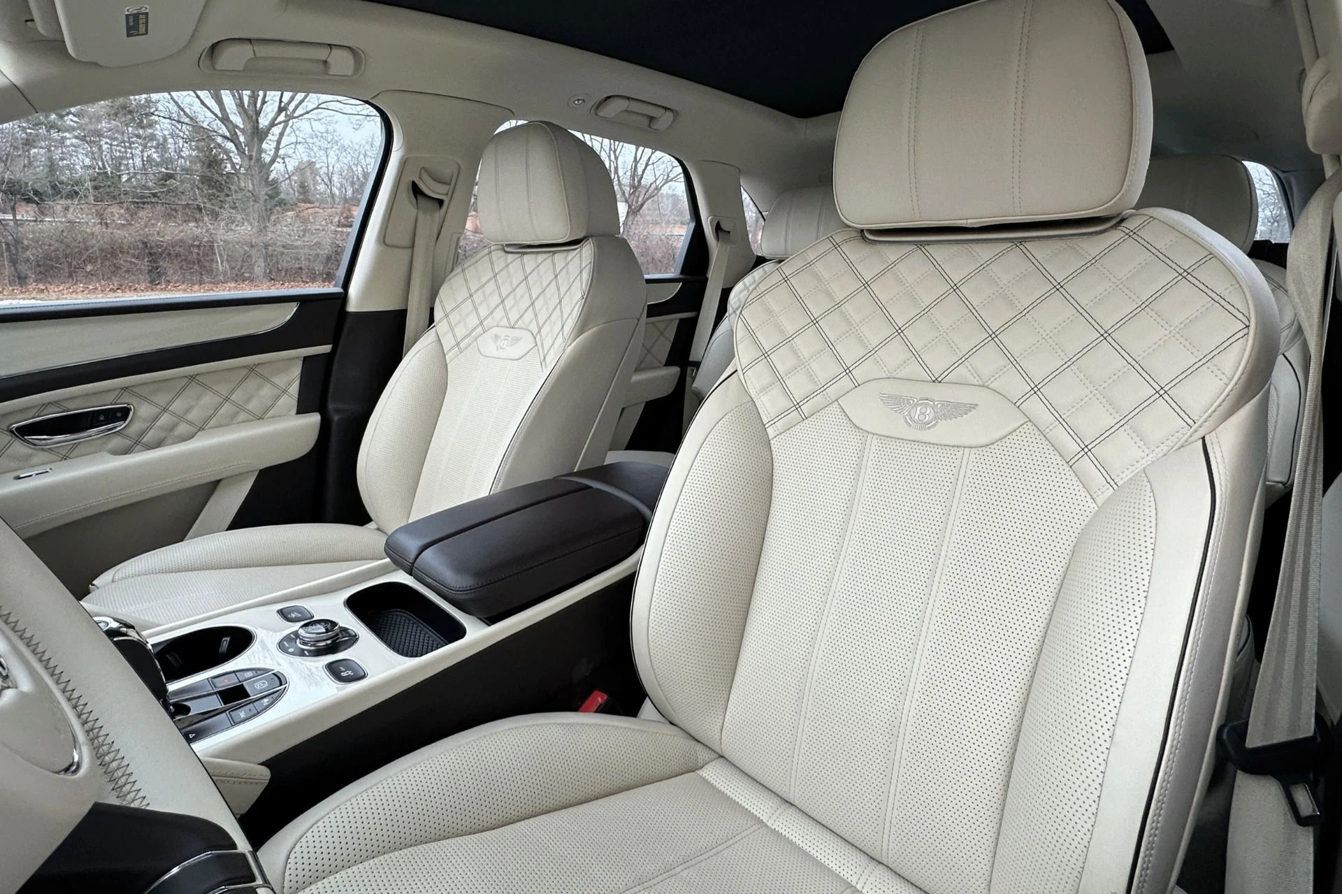 mph015_751317605_Used_2022_Bentley_Bentayga_V8_1767989302_5f5bd78996