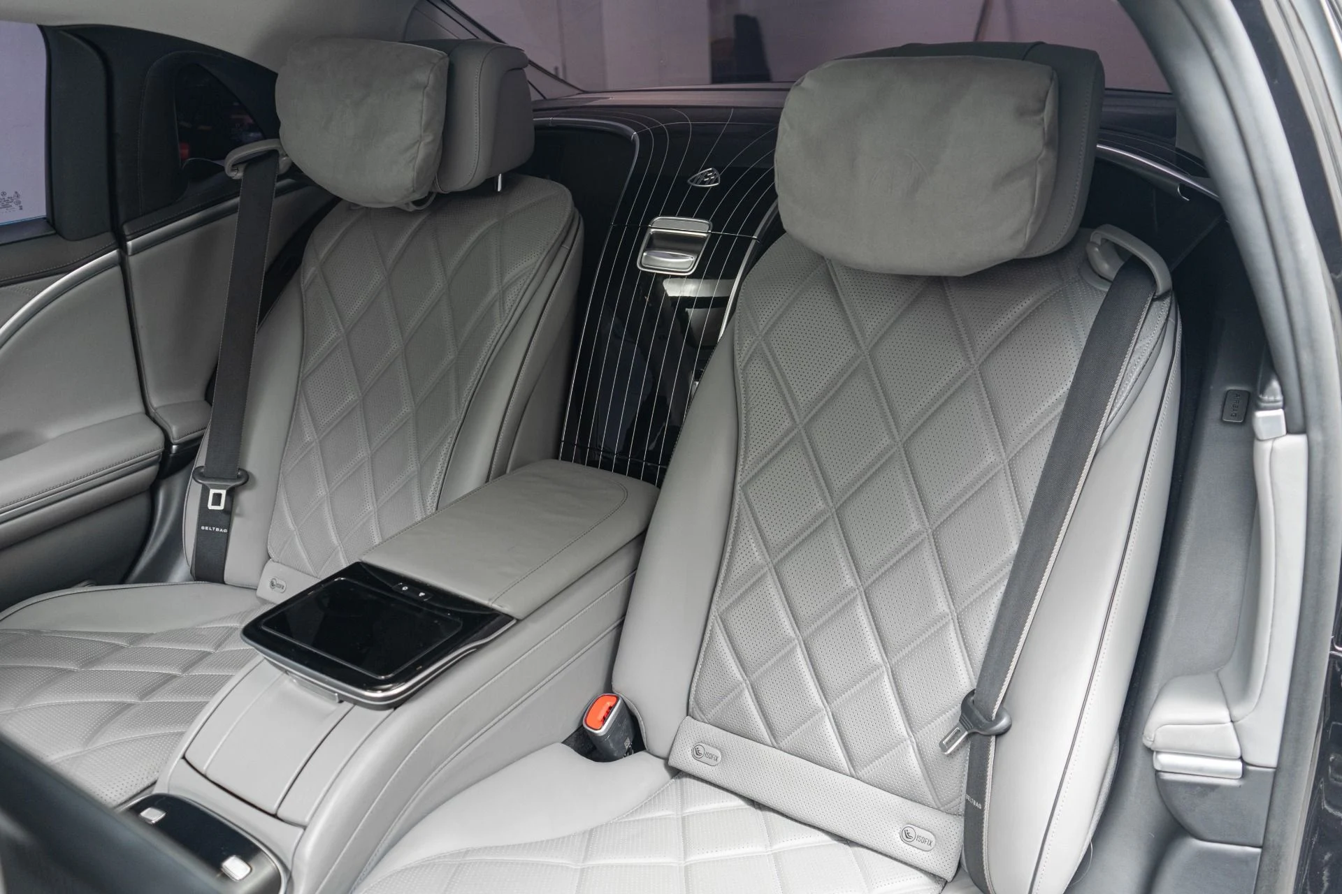 mph015_755607113_Used_2021_Mercedes_Benz_Maybach_S_580_4_MATIC_Factory_Two_Tone_paint_Executive_Rear_Seat_Package_Bottle_Chiller_1776288092_6d8c103df3