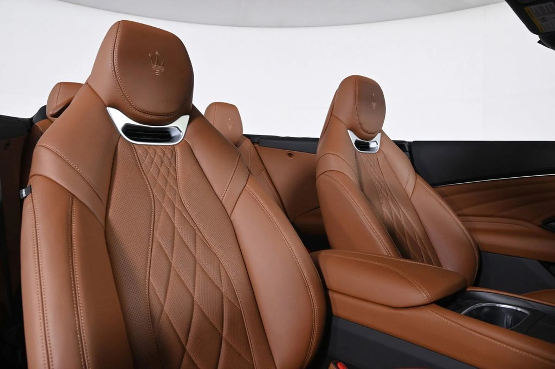 mph015_759179626_new_2026_maserati_grancabrio_convertible_11350_23008816_16_1024_3e94617681