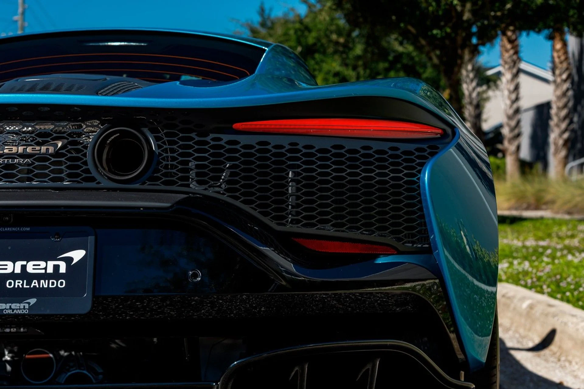 mph015_76413741_602_p16_l_d516cfbbed