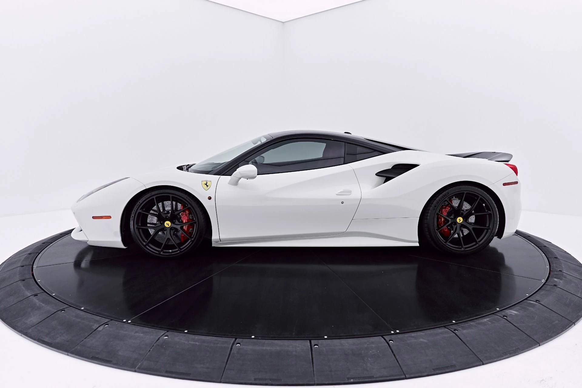 mph015_771545864_Used_2018_Ferrari_488_GTB_Base_1782869683_1407d34939
