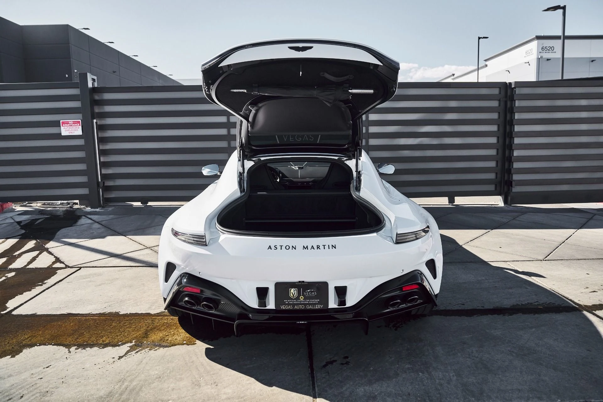 mph015_778232774_Used_2025_Aston_Martin_Vantage_Base_1771099447_0e162057f6