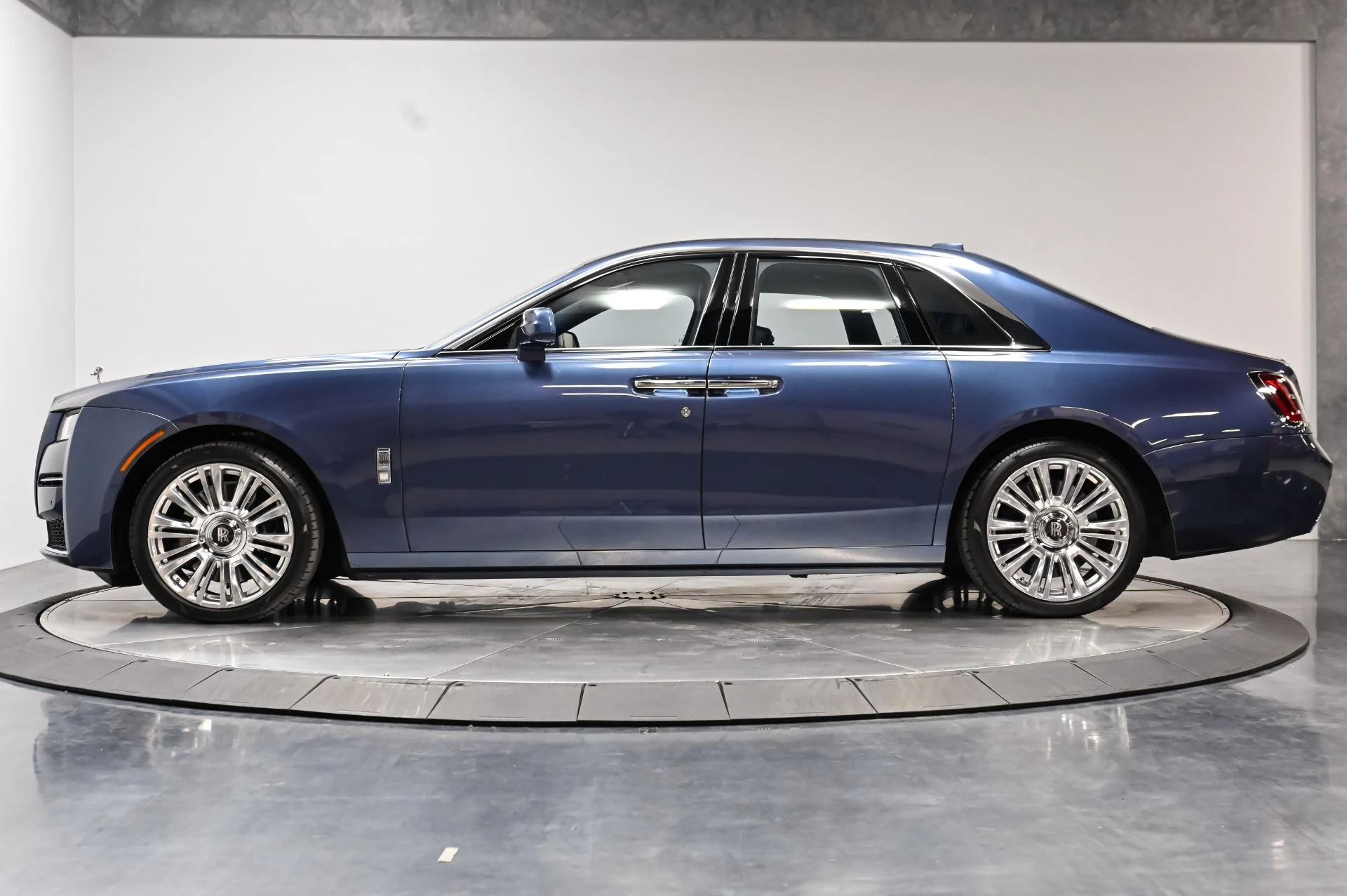 mph015_781510828_Used_2021_Rolls_Royce_Ghost_Base_1788893132_ac9436760c