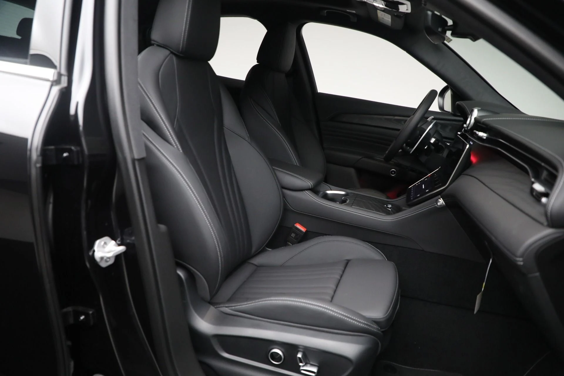 mph015_782437362_New_2025_Maserati_Grecale_33ba1473b9